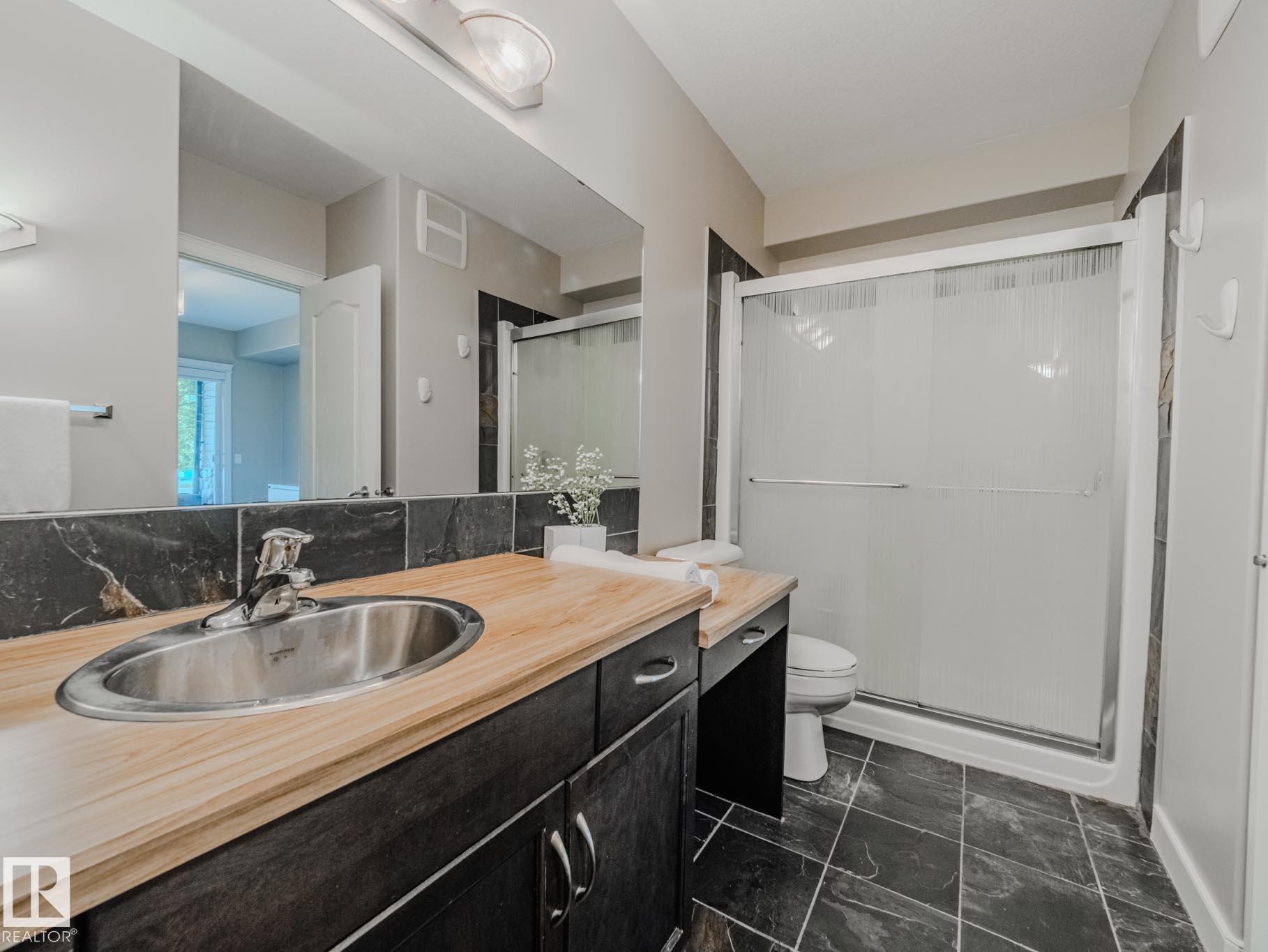 12 671 Silver Berry Road, Edmonton, AB - Indoor Photo Showing Bathroom