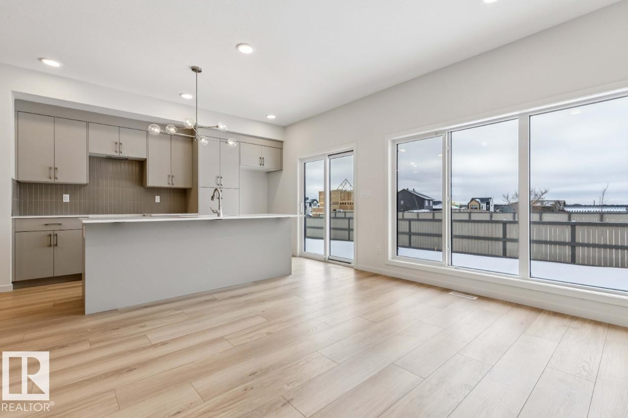 25 Stetson Loop, Ardrossan, AB - Indoor Photo Showing Kitchen With Upgraded Kitchen