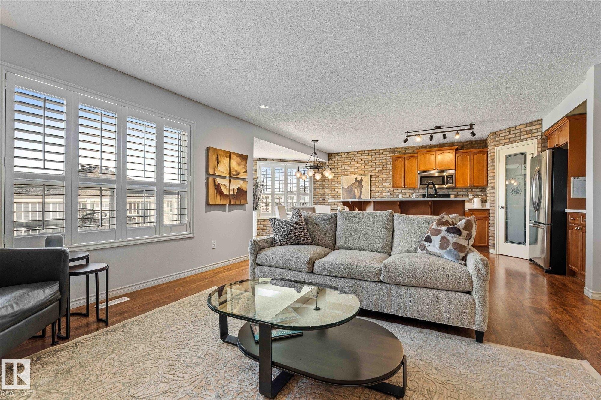 68 Greystone Crescent, Spruce Grove, AB - Indoor Photo Showing Living Room