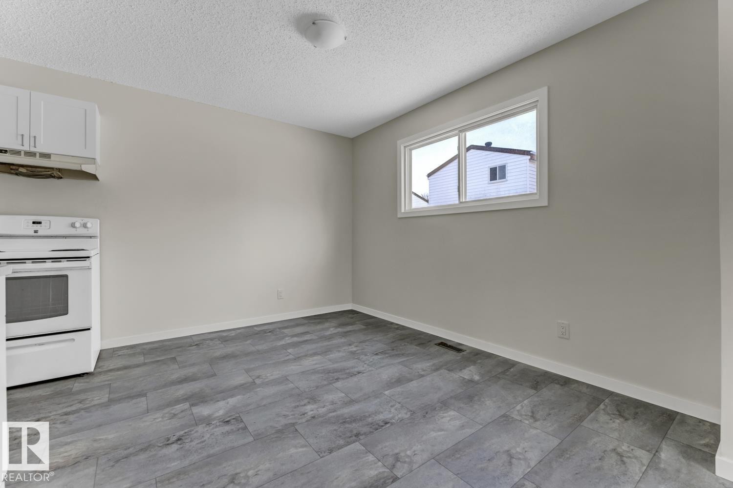 5A Twin Terrace, Edmonton, AB - Indoor Photo Showing Other Room