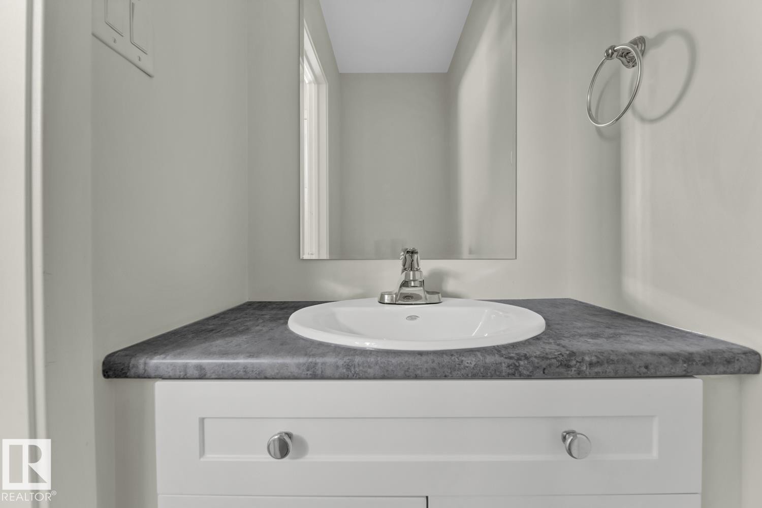 5A Twin Terrace, Edmonton, AB - Indoor Photo Showing Bathroom