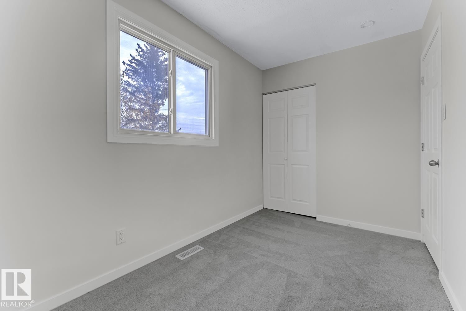 5A Twin Terrace, Edmonton, AB - Indoor Photo Showing Other Room