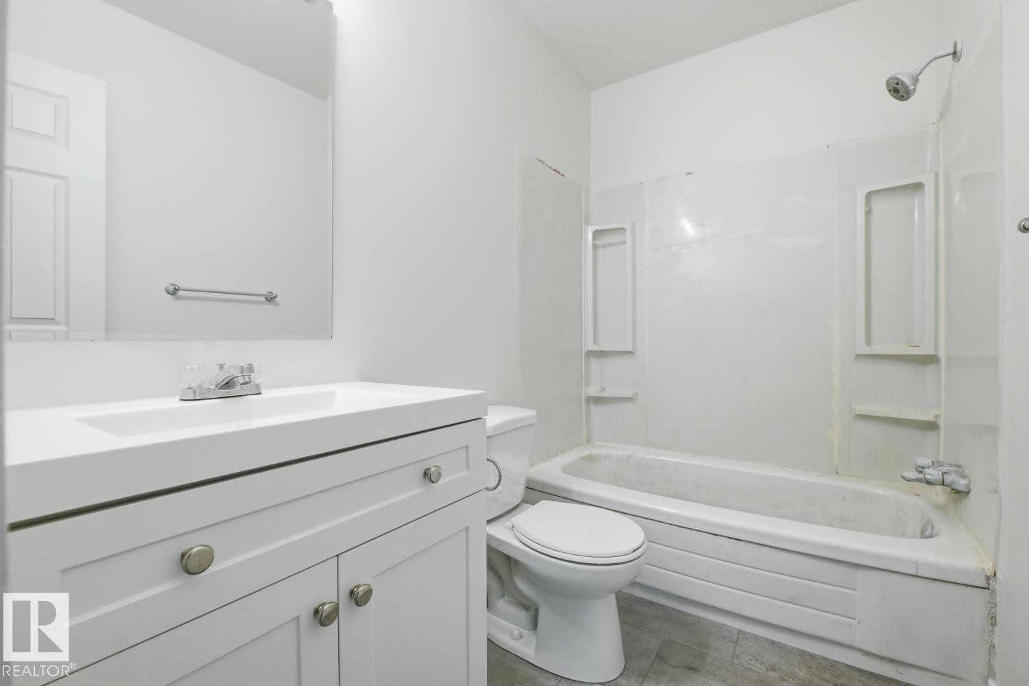 5A Twin Terrace, Edmonton, AB - Indoor Photo Showing Bathroom