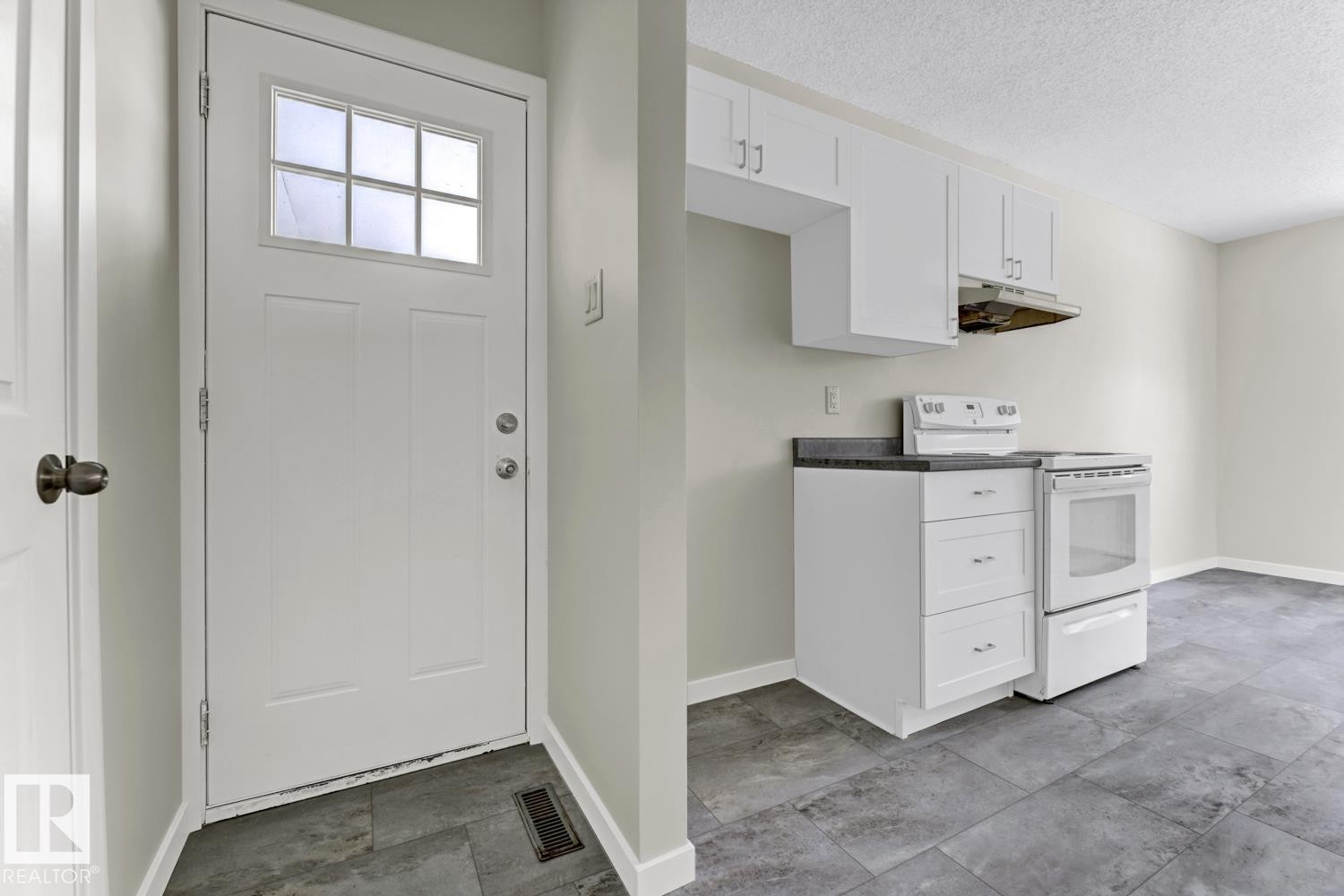 5A Twin Terrace, Edmonton, AB - Indoor