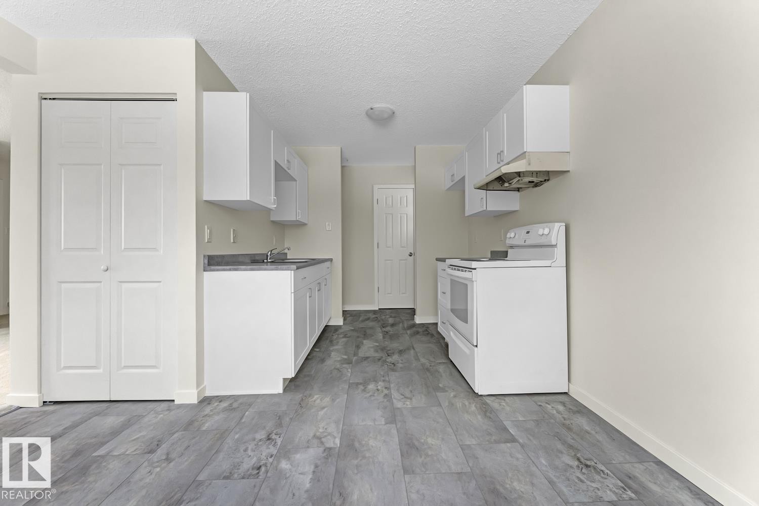 5A Twin Terrace, Edmonton, AB - Indoor