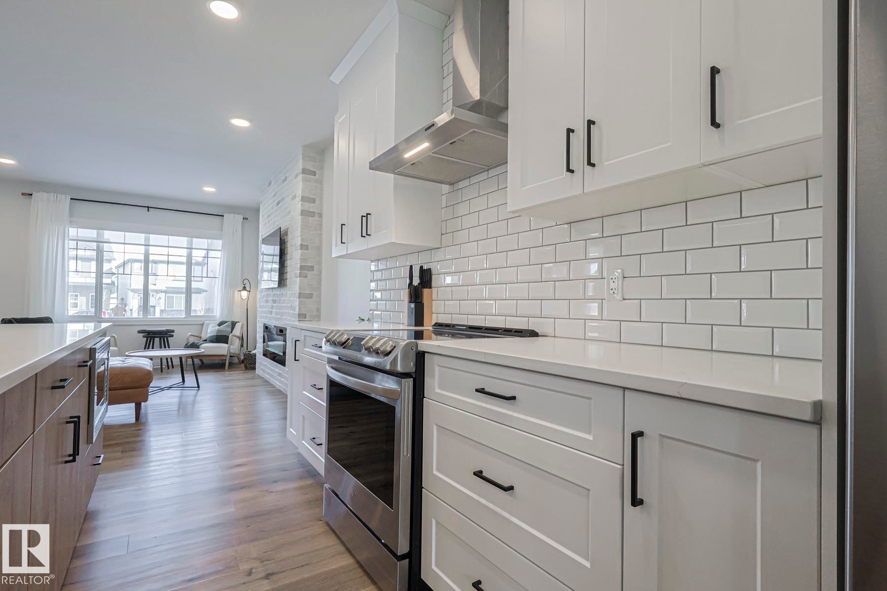 17834 73A Street, Edmonton, AB - Indoor Photo Showing Kitchen With Upgraded Kitchen