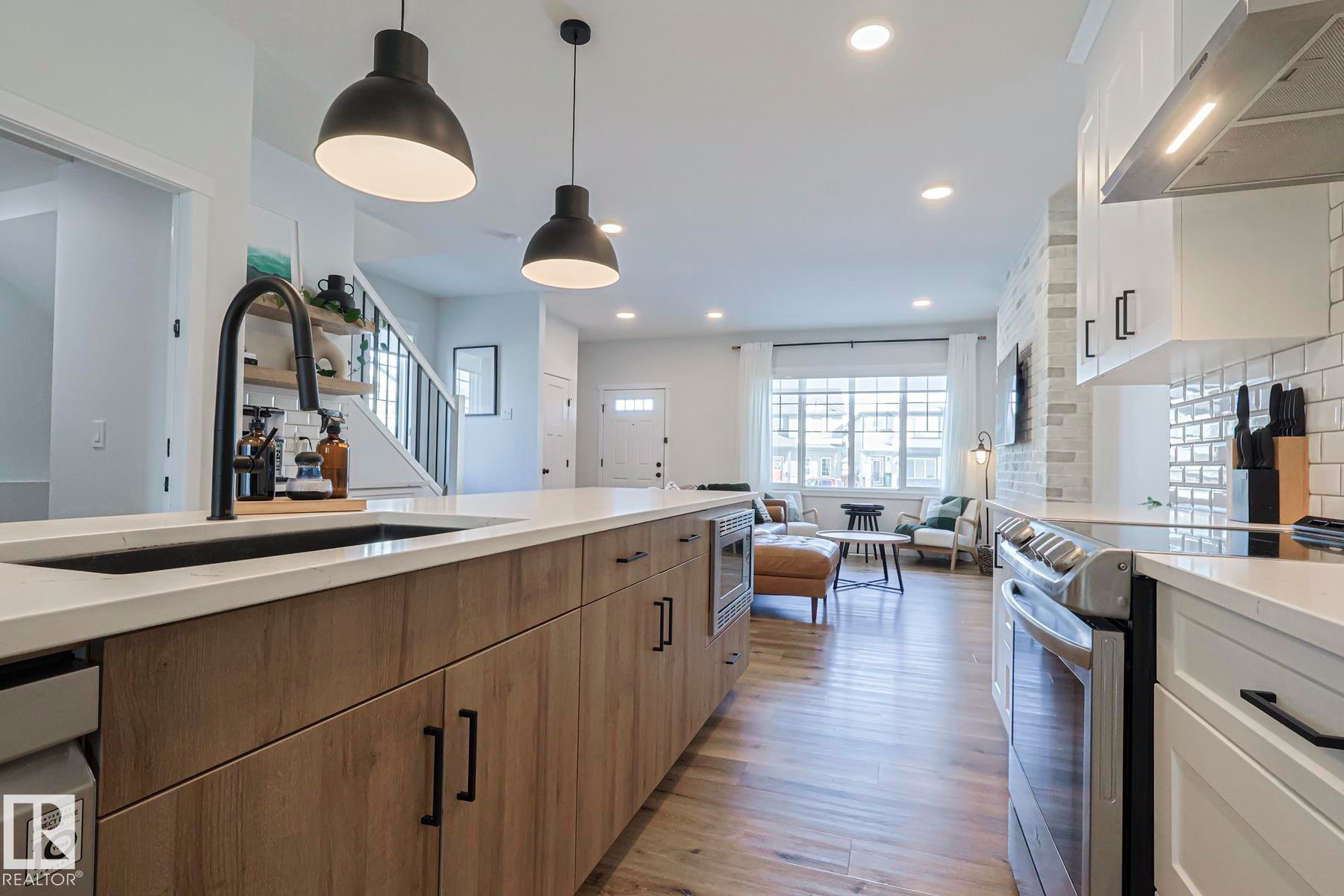 17834 73A Street, Edmonton, AB - Indoor Photo Showing Kitchen With Upgraded Kitchen