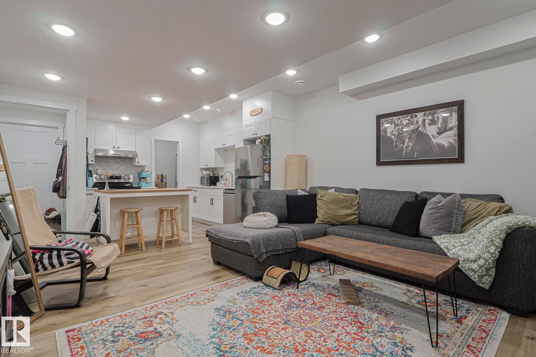 17834 73A Street, Edmonton, AB - Indoor Photo Showing Living Room