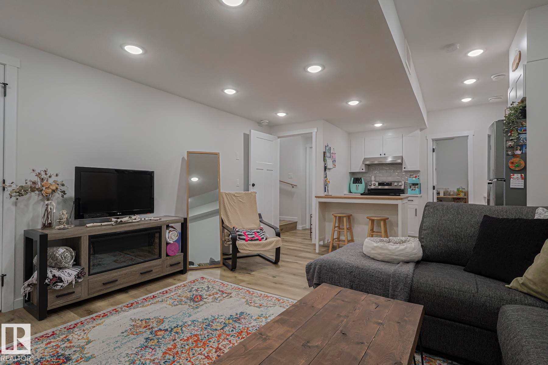 17834 73A Street, Edmonton, AB - Indoor Photo Showing Living Room