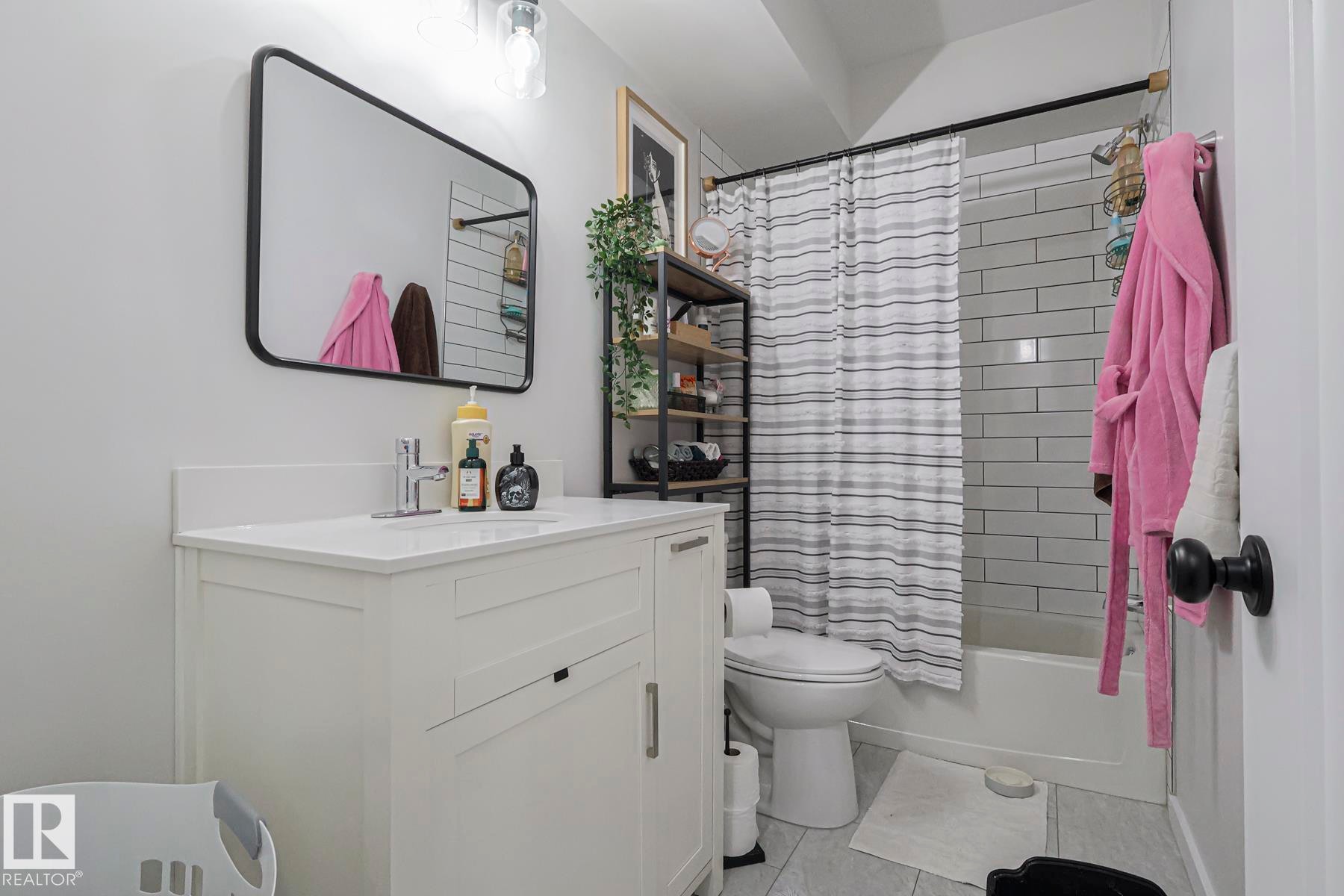 17834 73A Street, Edmonton, AB - Indoor Photo Showing Bathroom