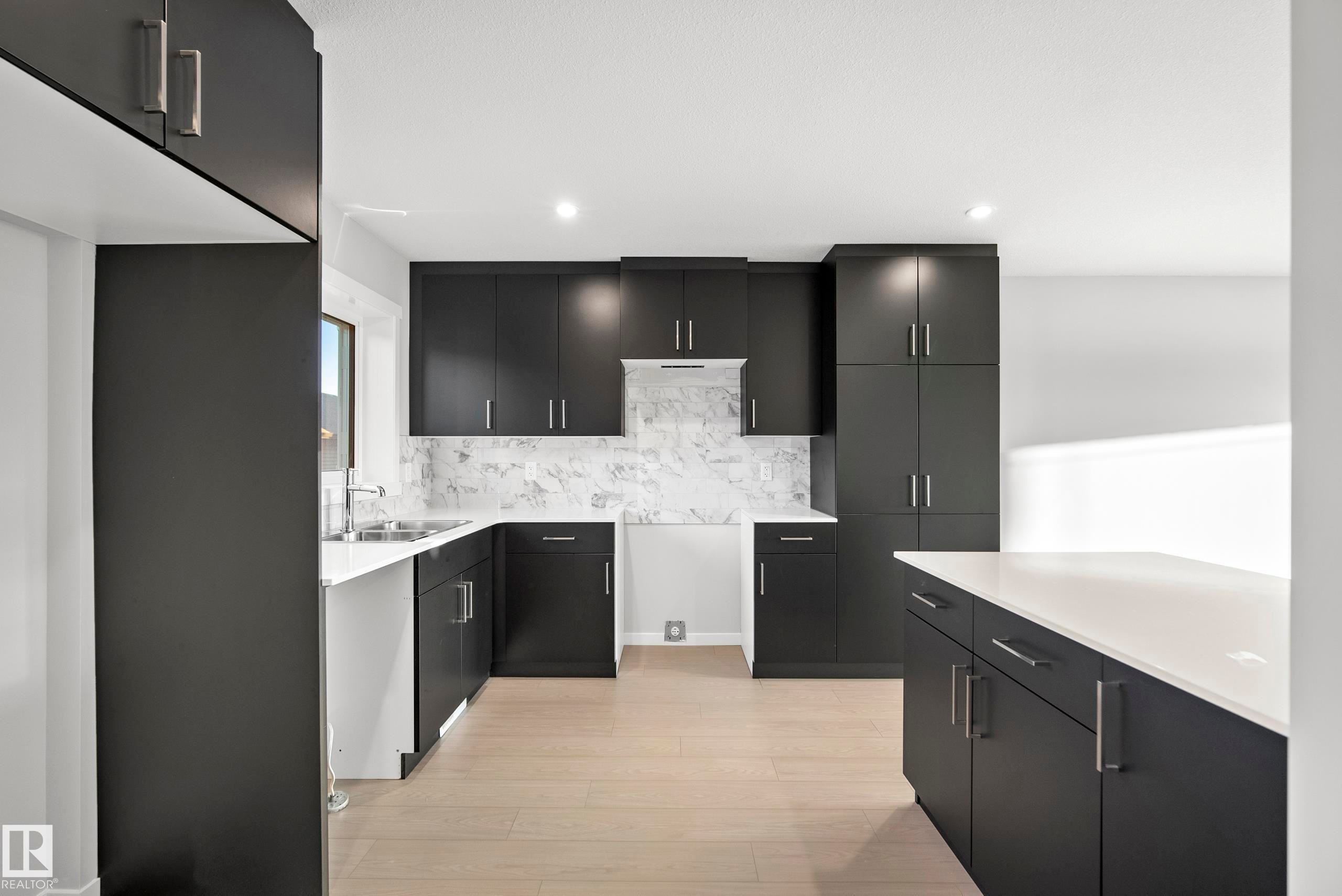 38 Brougham Drive, Ardrossan, AB - Indoor Photo Showing Kitchen With Double Sink With Upgraded Kitchen