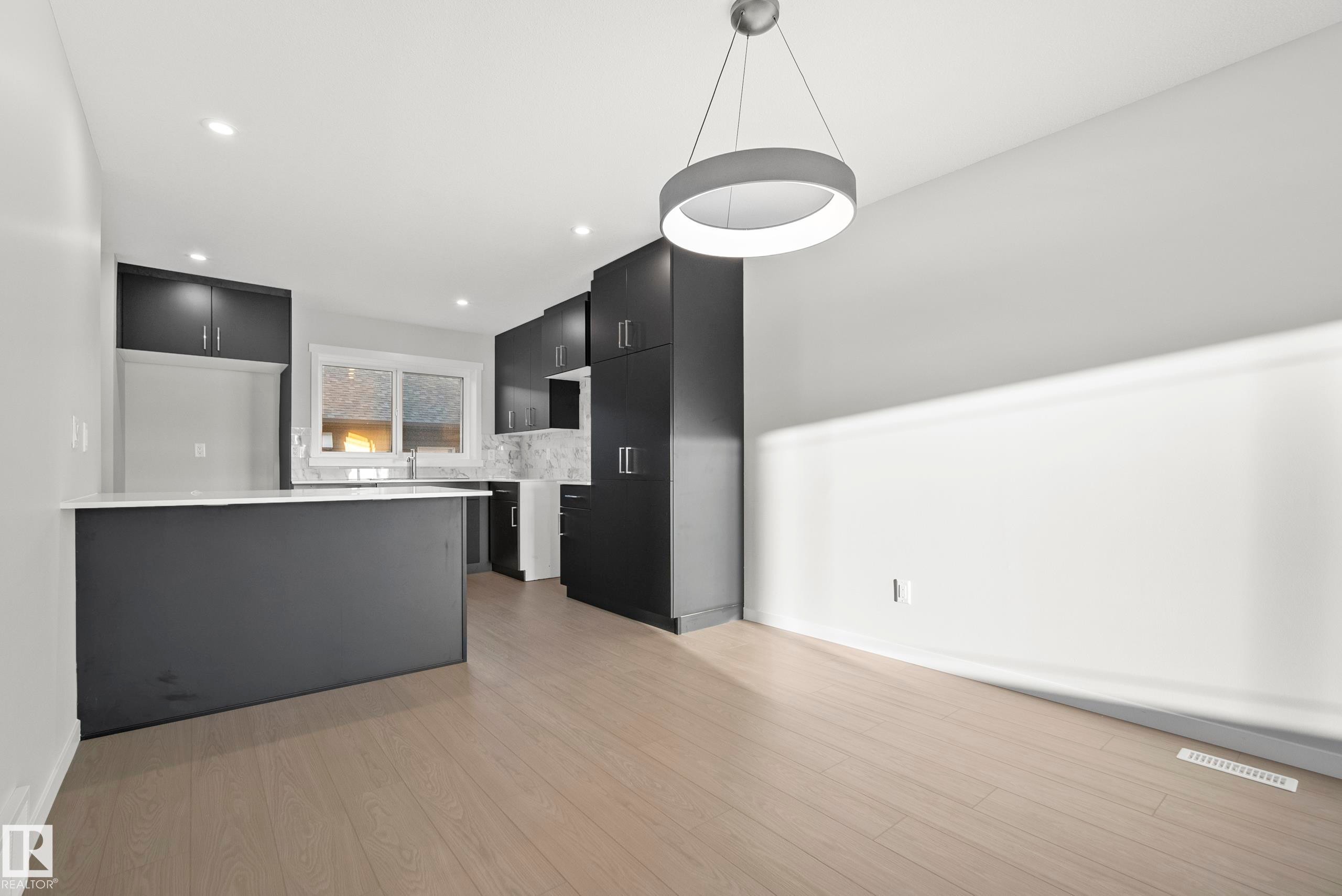 38 Brougham Drive, Ardrossan, AB - Indoor Photo Showing Kitchen