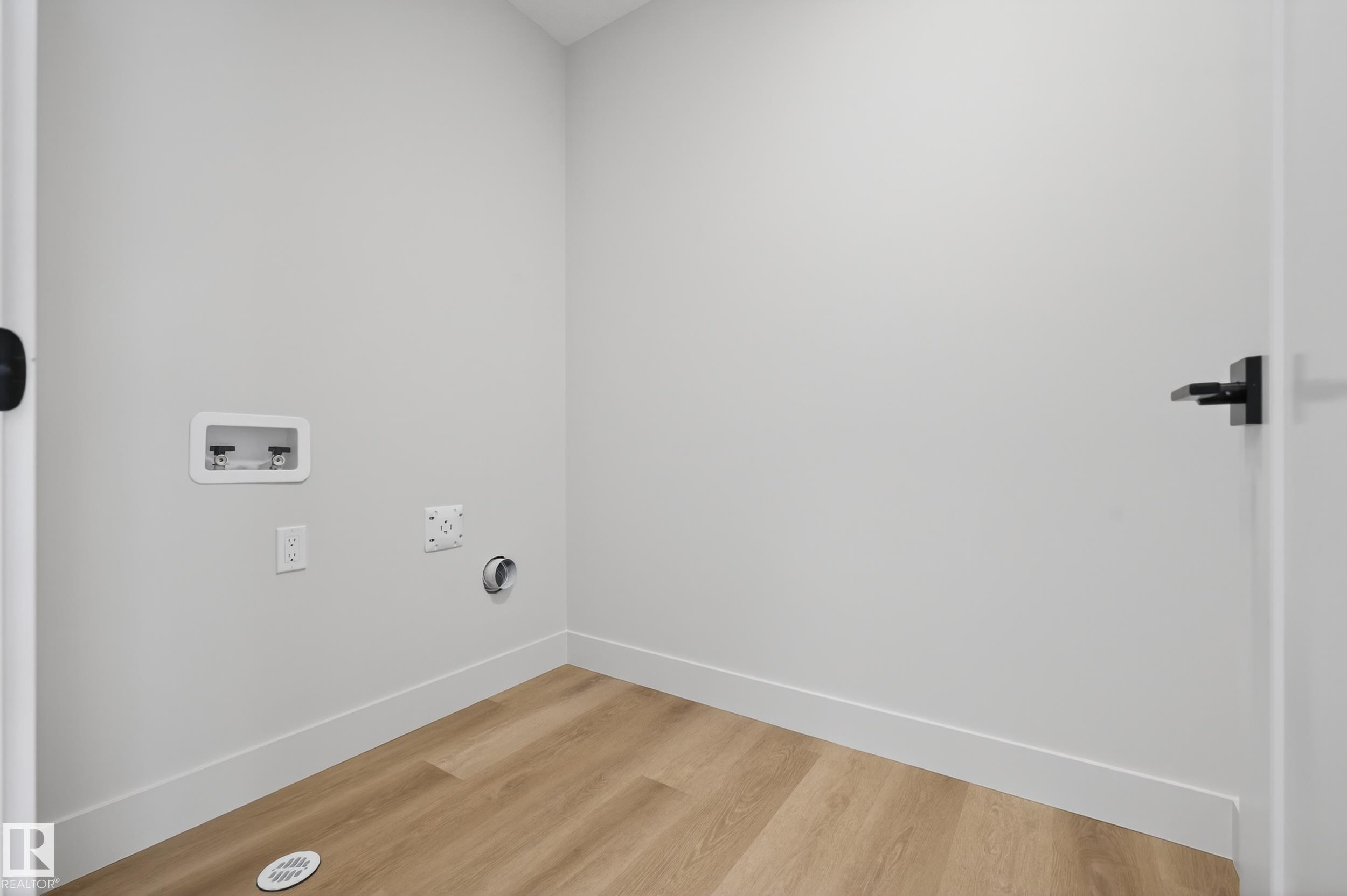 Laundry room featuring hookup for a washing machine and light wood finished floors - 22 Grayson Green, Stony Plain, AB - Indoor Photo Showing Other Room