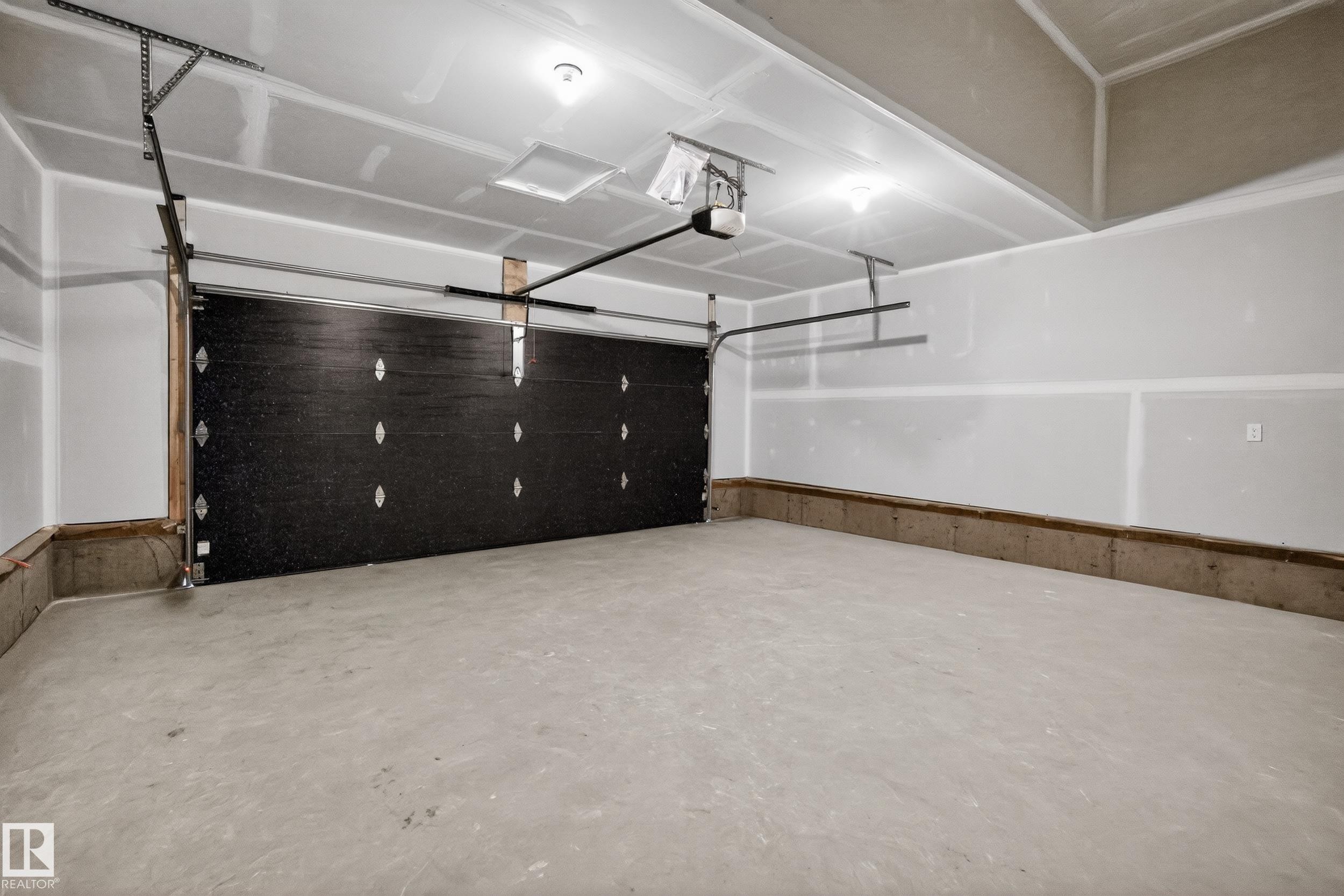 View of garage - 22 Grayson Green, Stony Plain, AB - Indoor Photo Showing Garage