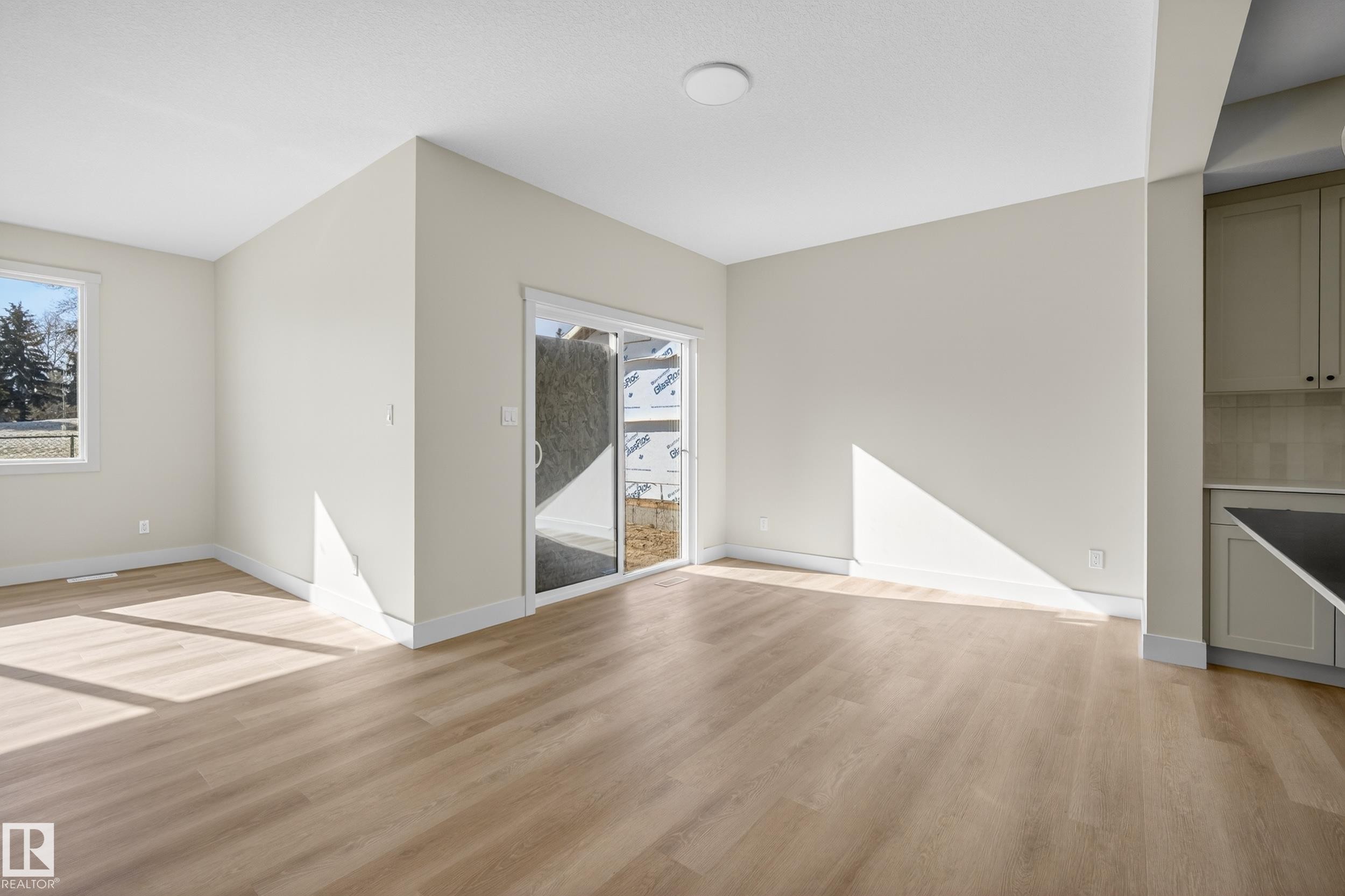 Unfurnished living room with light wood-style flooring and baseboards - 22 Grayson Green, Stony Plain, AB - Indoor