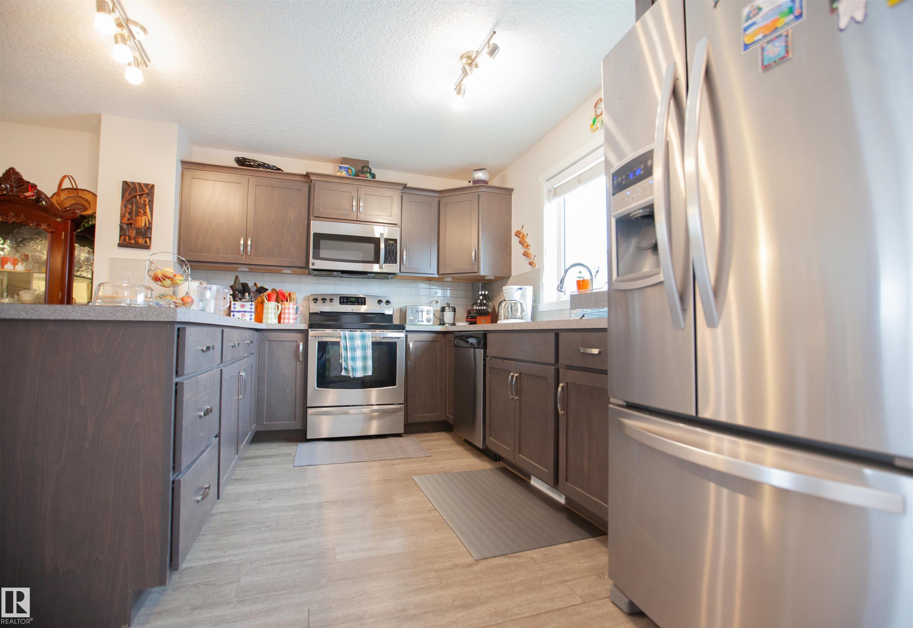 2902 Maple Way, Edmonton, AB - Indoor Photo Showing Kitchen With Stainless Steel Kitchen