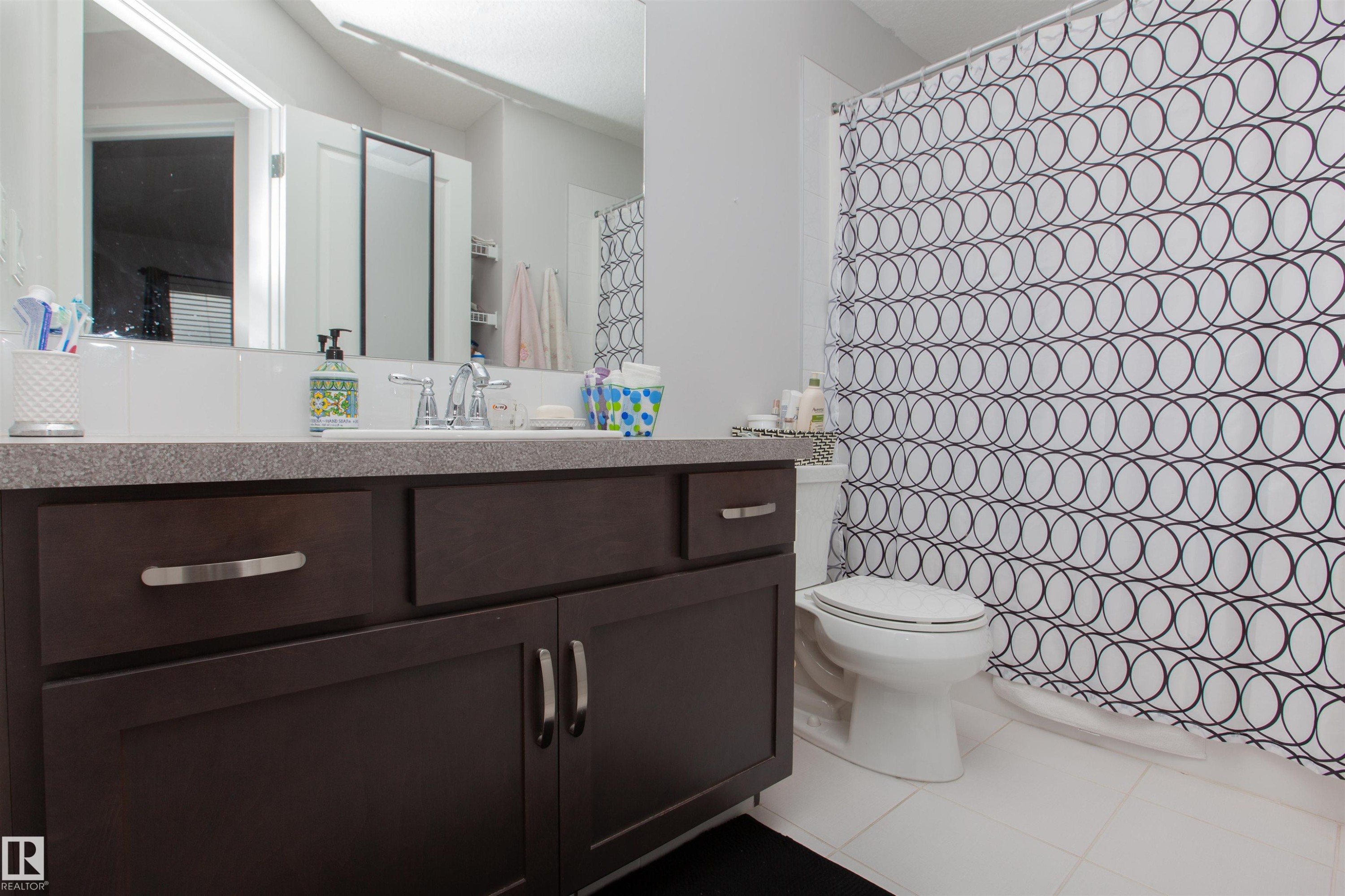 2902 Maple Way, Edmonton, AB - Indoor Photo Showing Bathroom