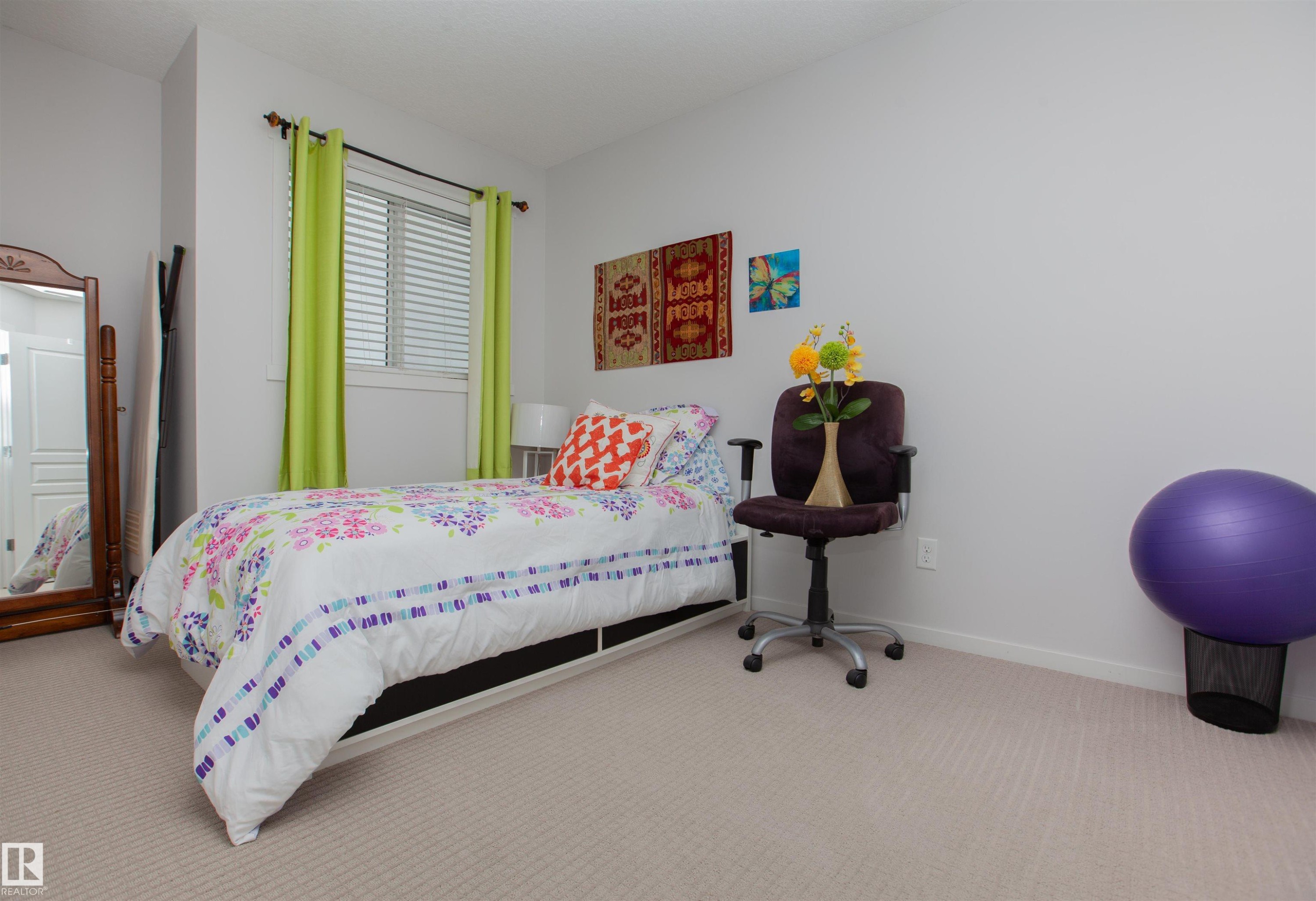 2902 Maple Way, Edmonton, AB - Indoor Photo Showing Bedroom