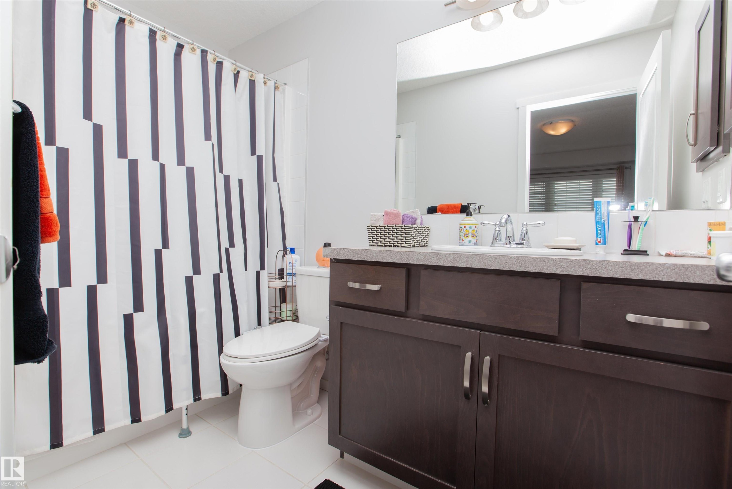 2902 Maple Way, Edmonton, AB - Indoor Photo Showing Bathroom