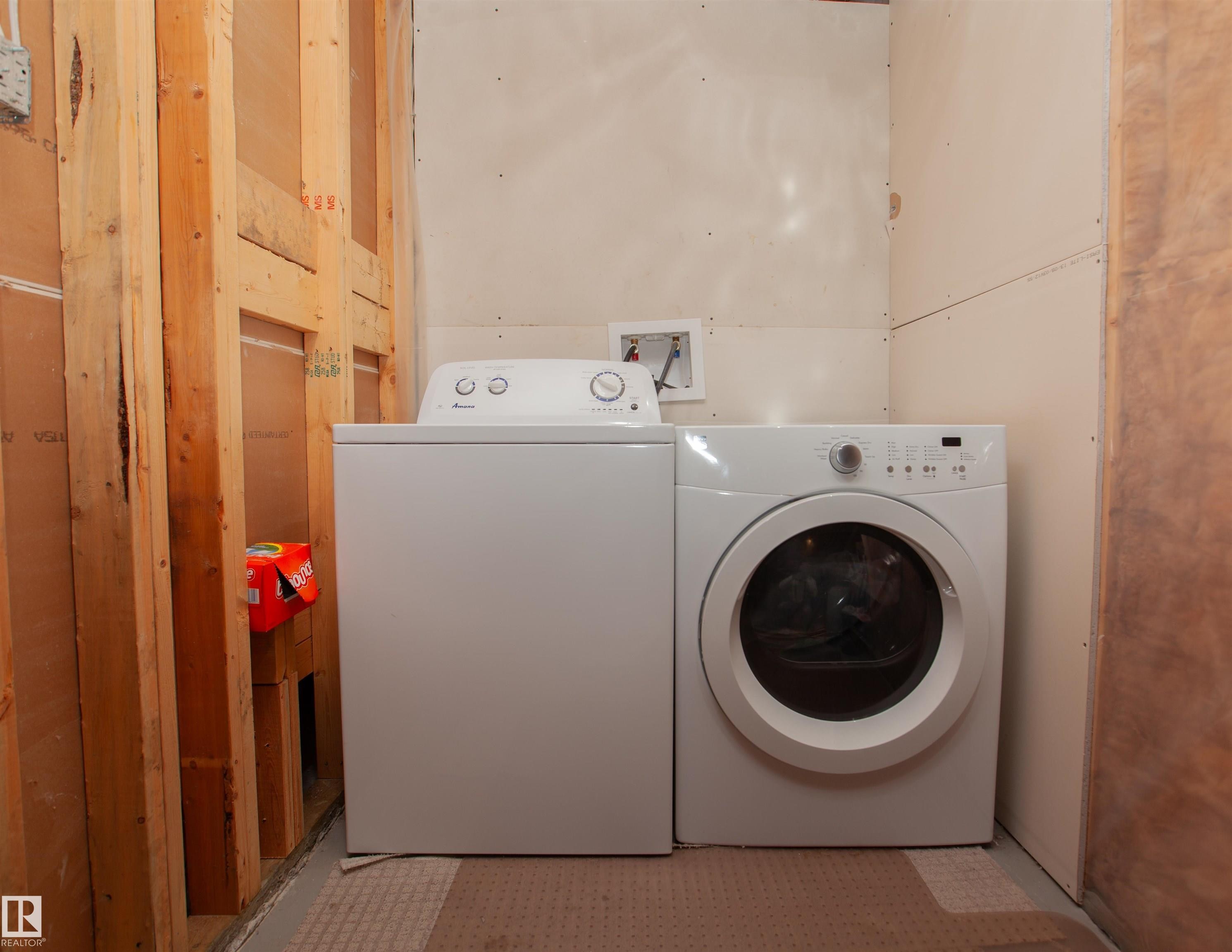 2902 Maple Way, Edmonton, AB - Indoor Photo Showing Laundry Room