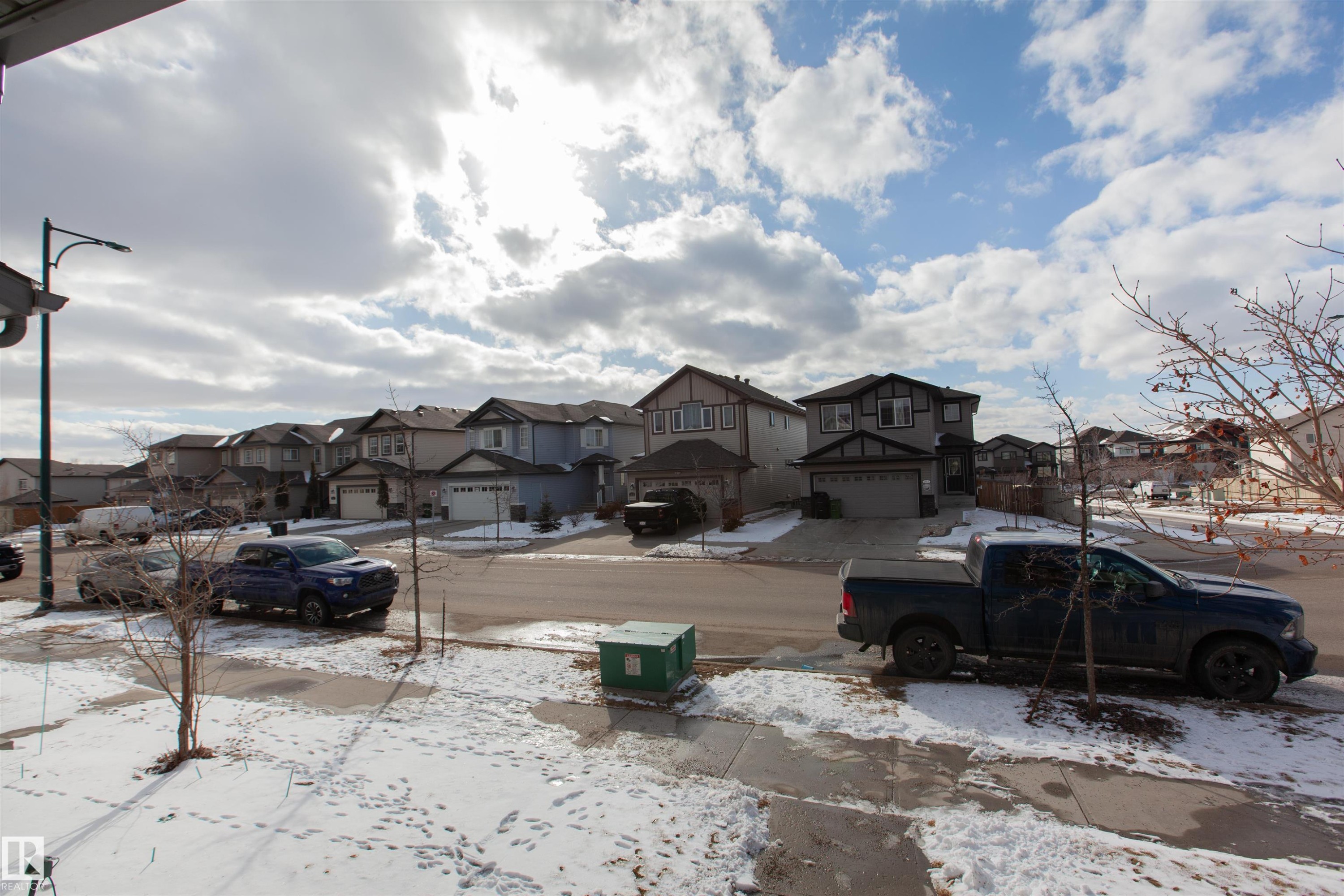 2902 Maple Way, Edmonton, AB - Outdoor