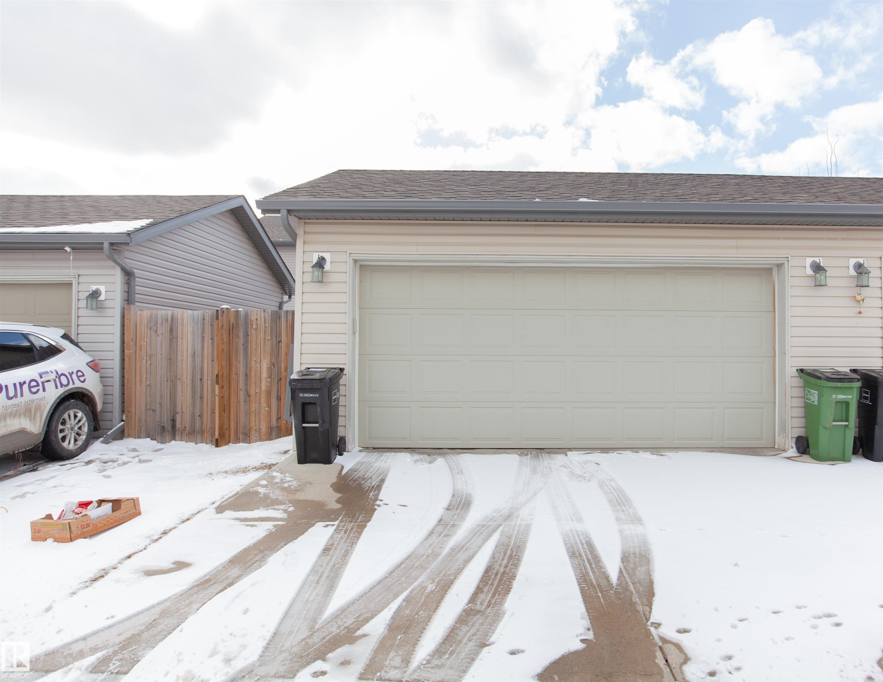 2902 Maple Way, Edmonton, AB - Outdoor With Exterior