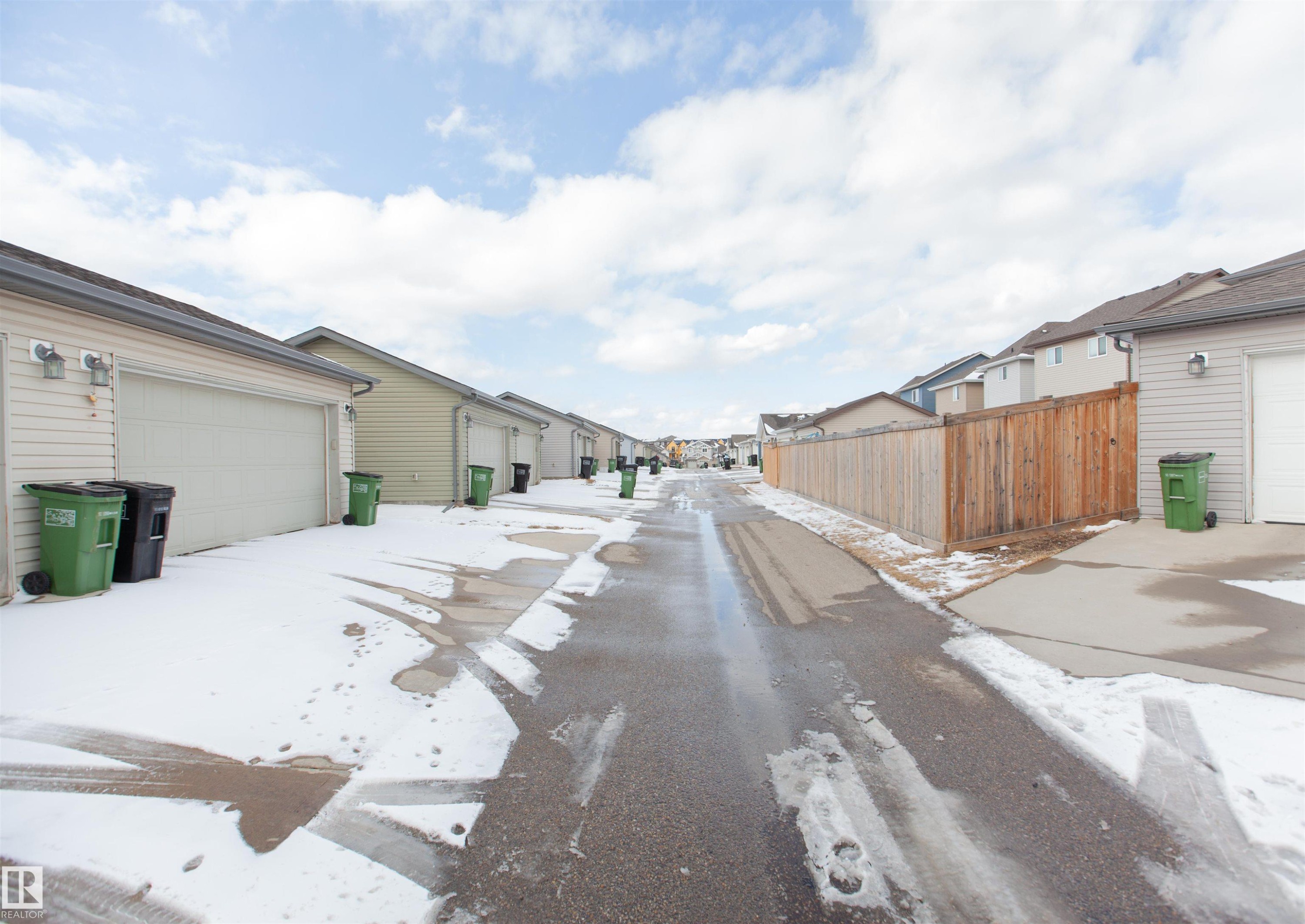 2902 Maple Way, Edmonton, AB - Outdoor