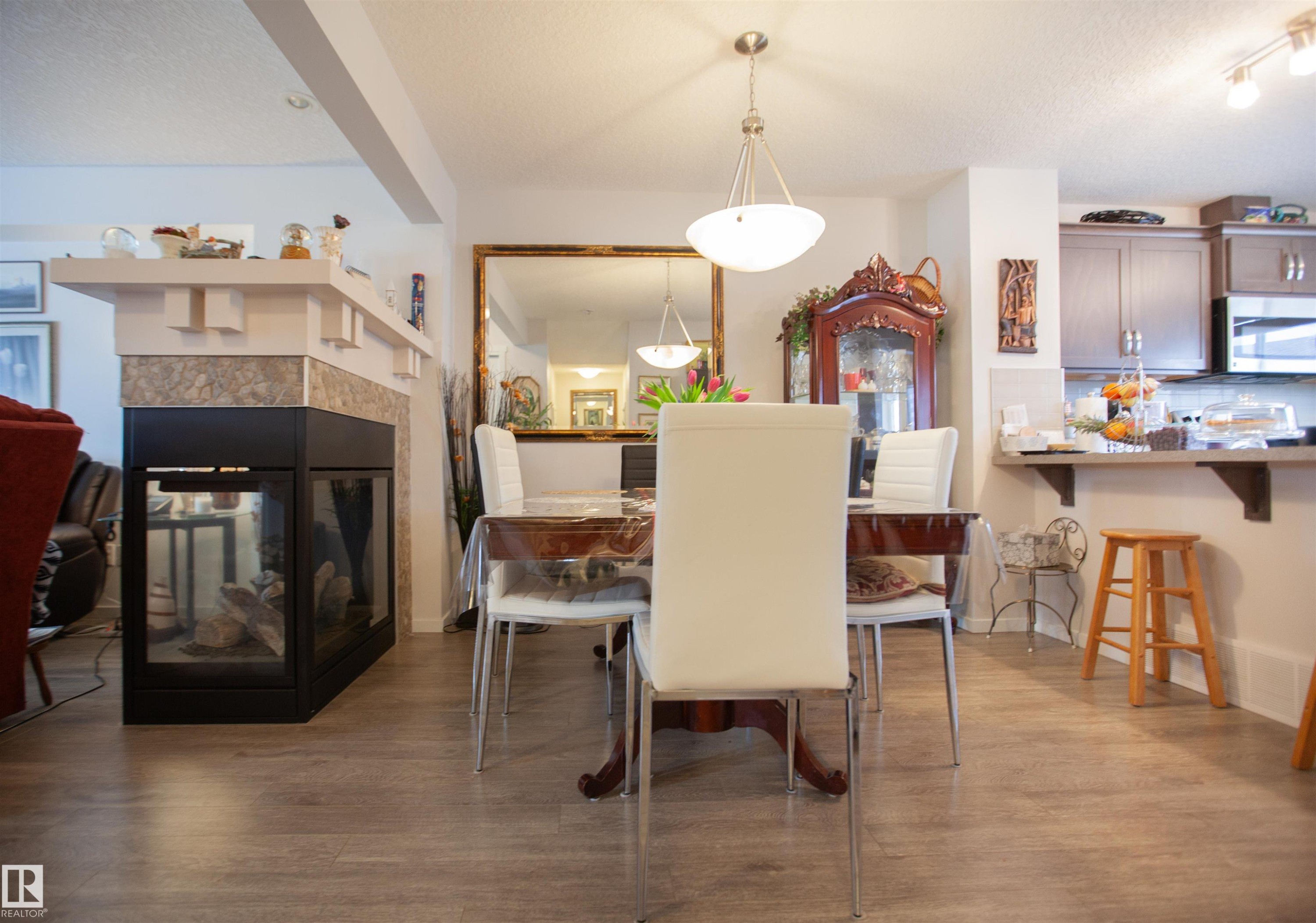 2902 Maple Way, Edmonton, AB - Indoor Photo Showing Dining Room