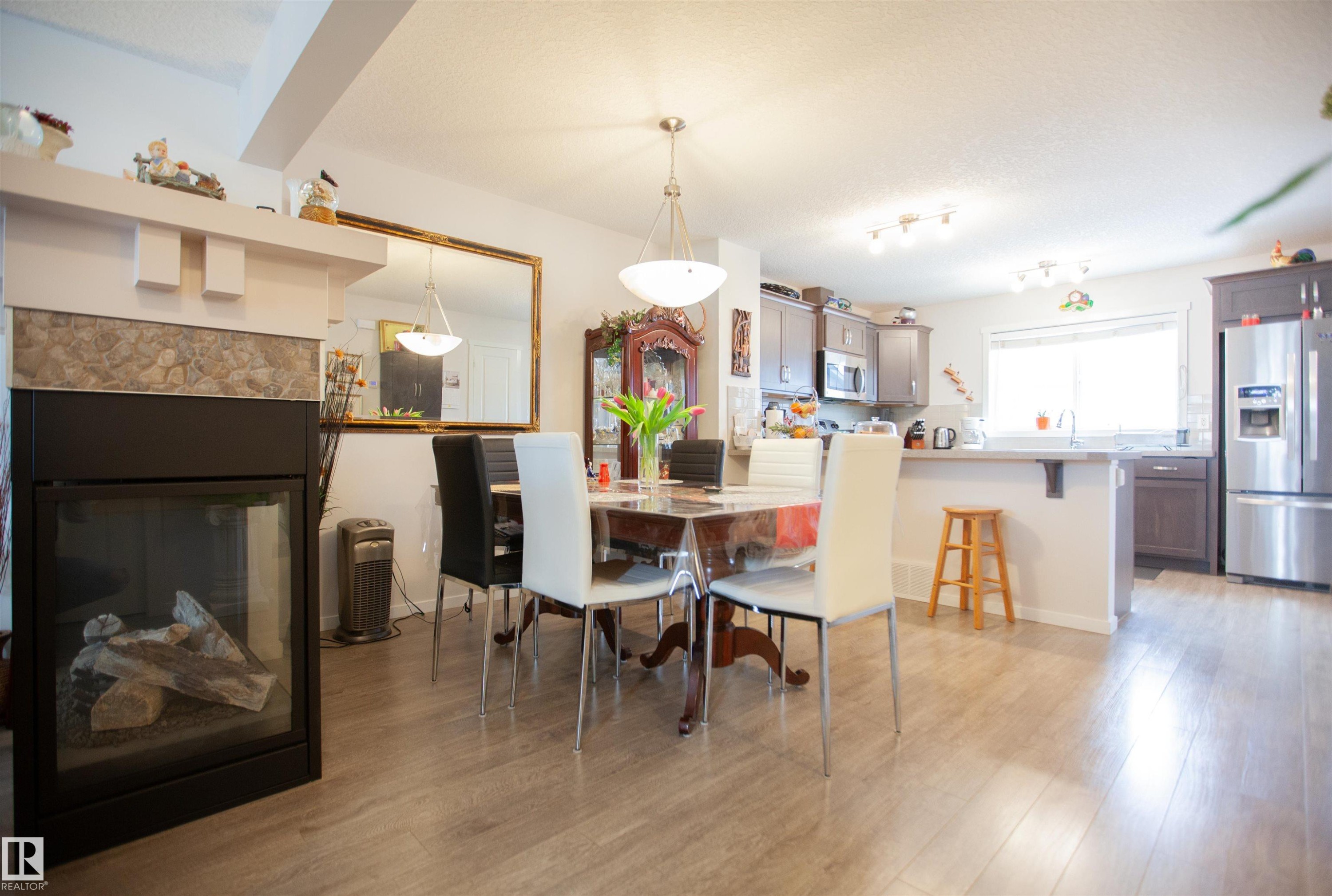 2902 Maple Way, Edmonton, AB - Indoor