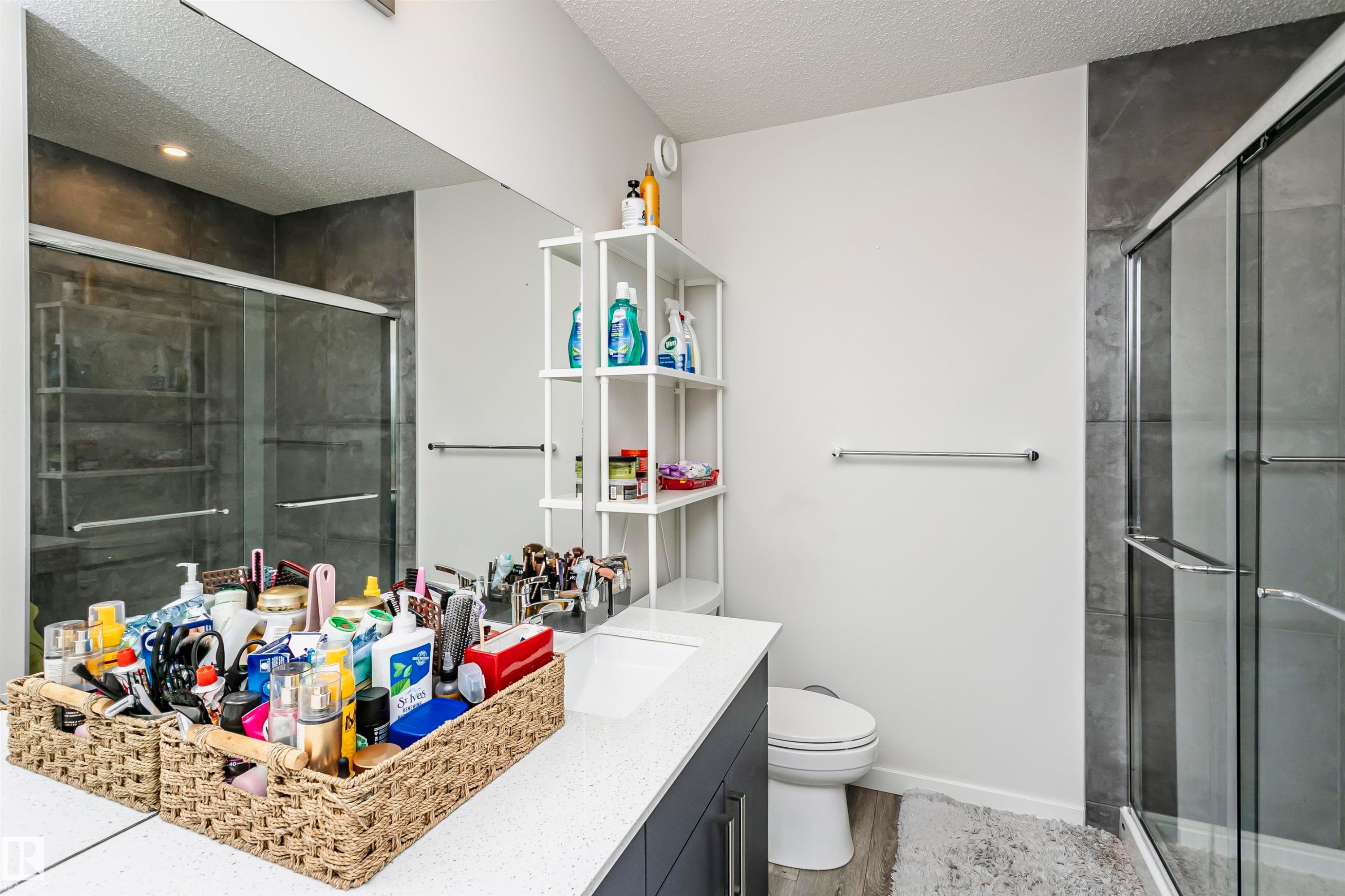 Bathroom with a textured ceiling, a shower stall, and vanity - 9421 Pear Crescent, Edmonton, AB - Indoor Photo Showing Bathroom