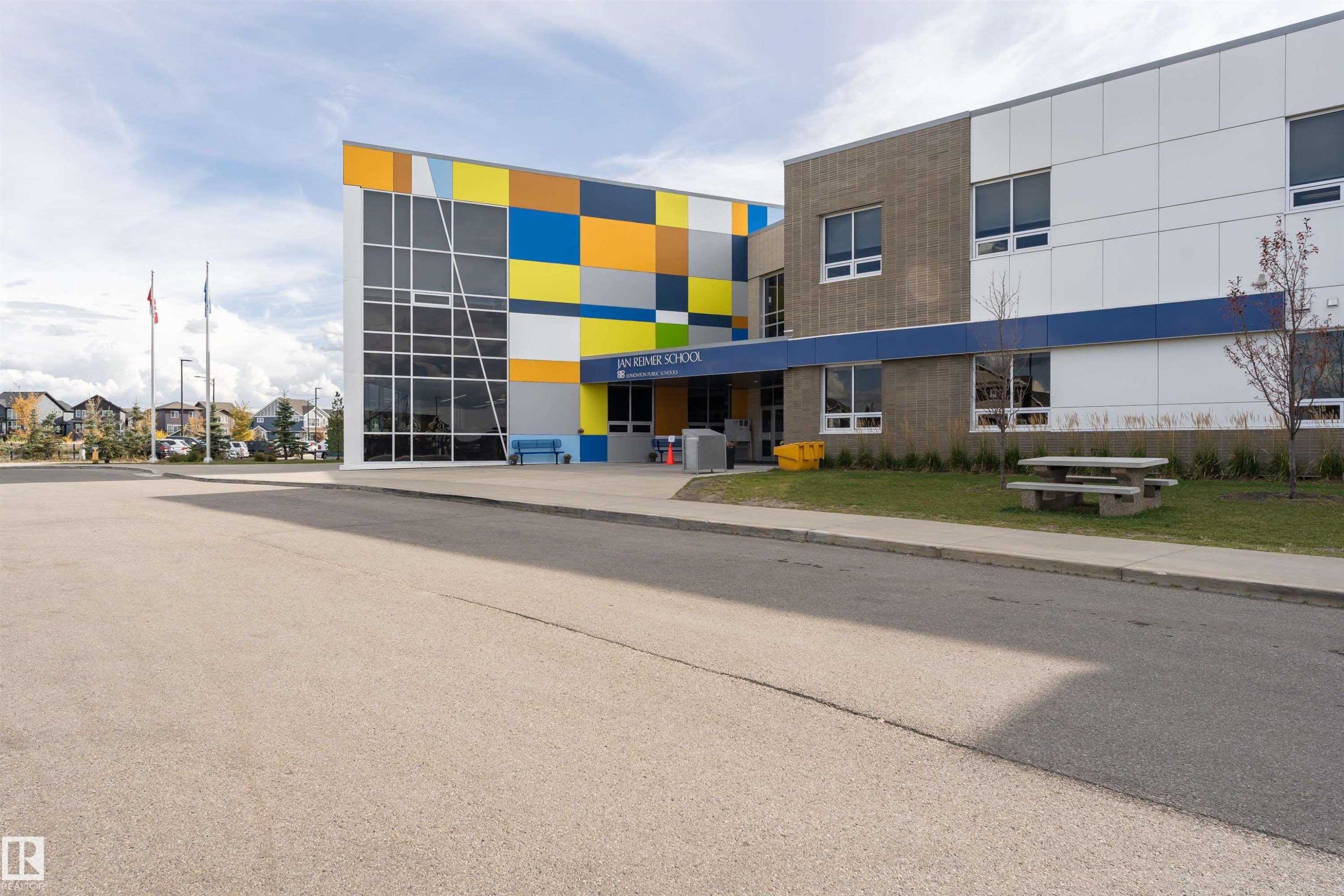View of commercial property - 9421 Pear Crescent, Edmonton, AB - Outdoor