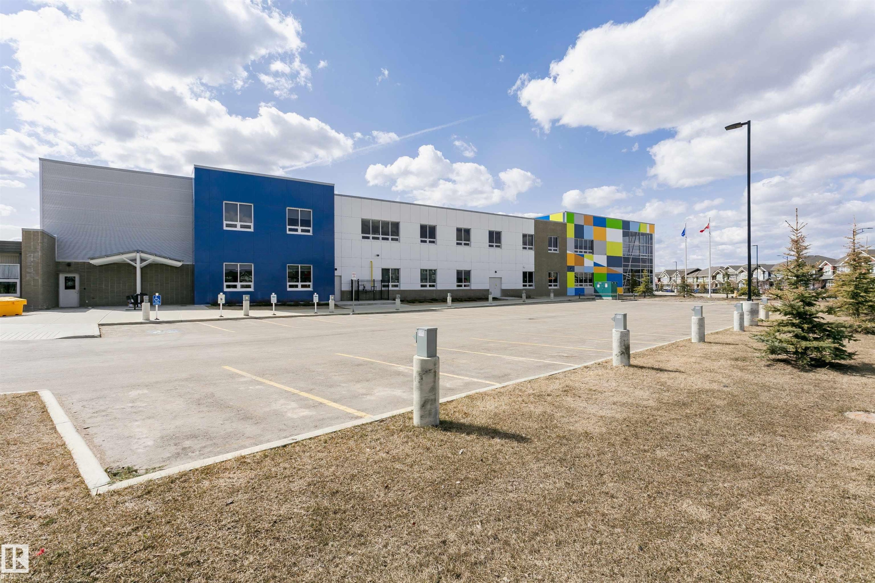 View of property featuring uncovered parking - 9421 Pear Crescent, Edmonton, AB - Outdoor