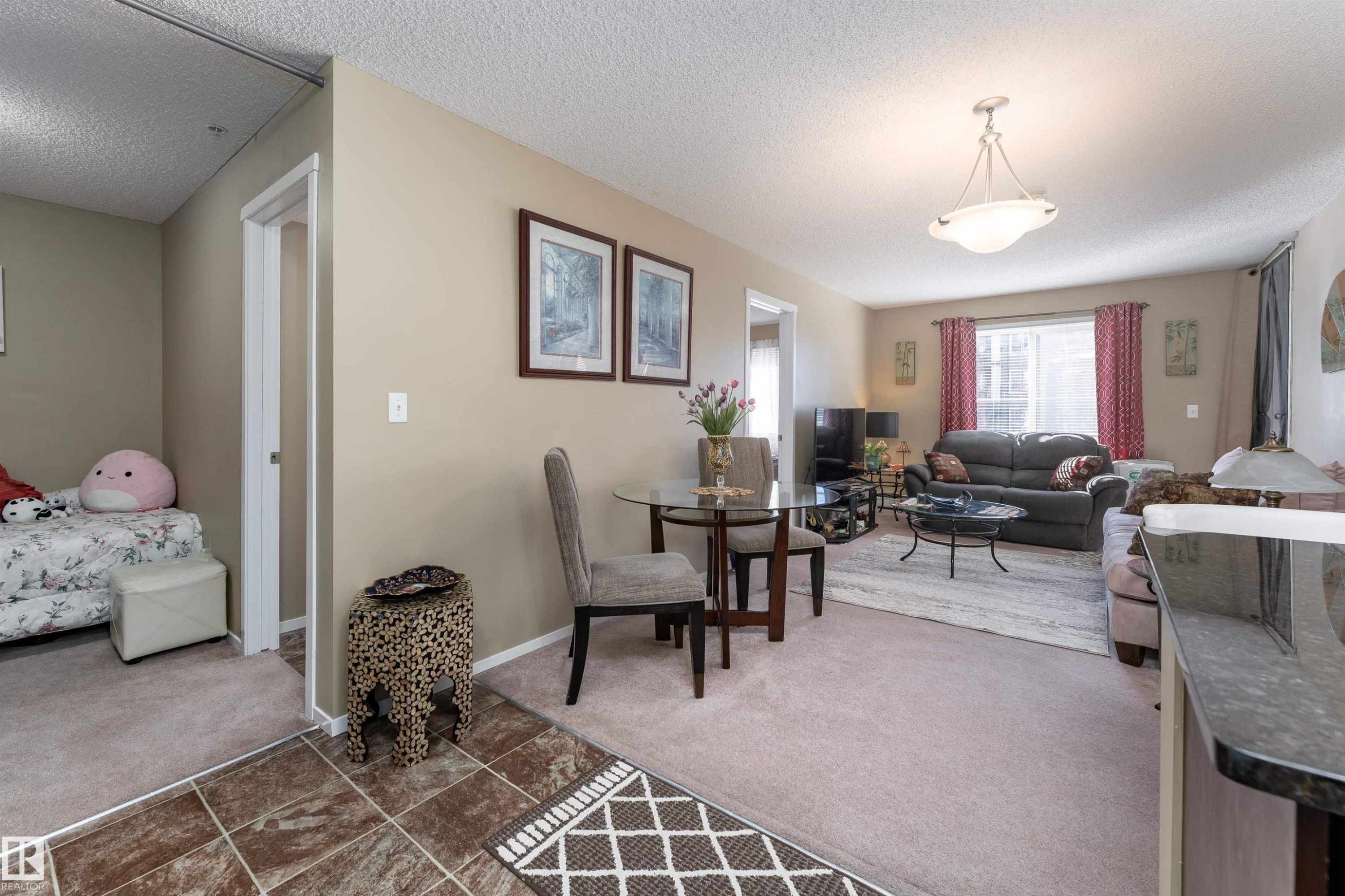 111 5370 Chappelle Road, Edmonton, AB - Indoor Photo Showing Living Room