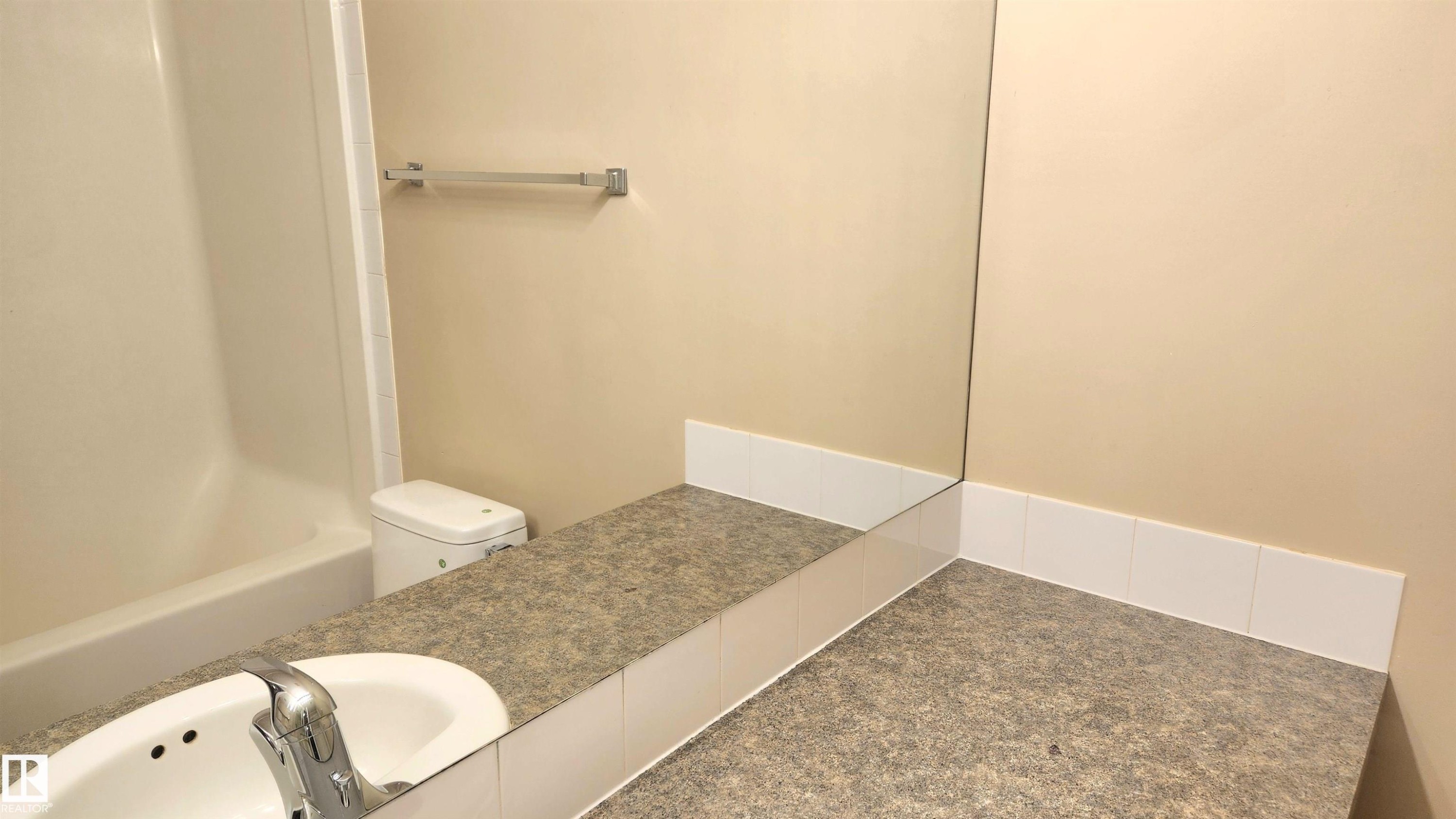 181 230 Edwards Drive, Edmonton, AB - Indoor Photo Showing Bathroom
