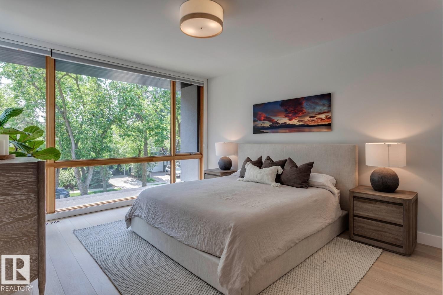 12420 103 Avenue, Edmonton, AB - Indoor Photo Showing Bedroom