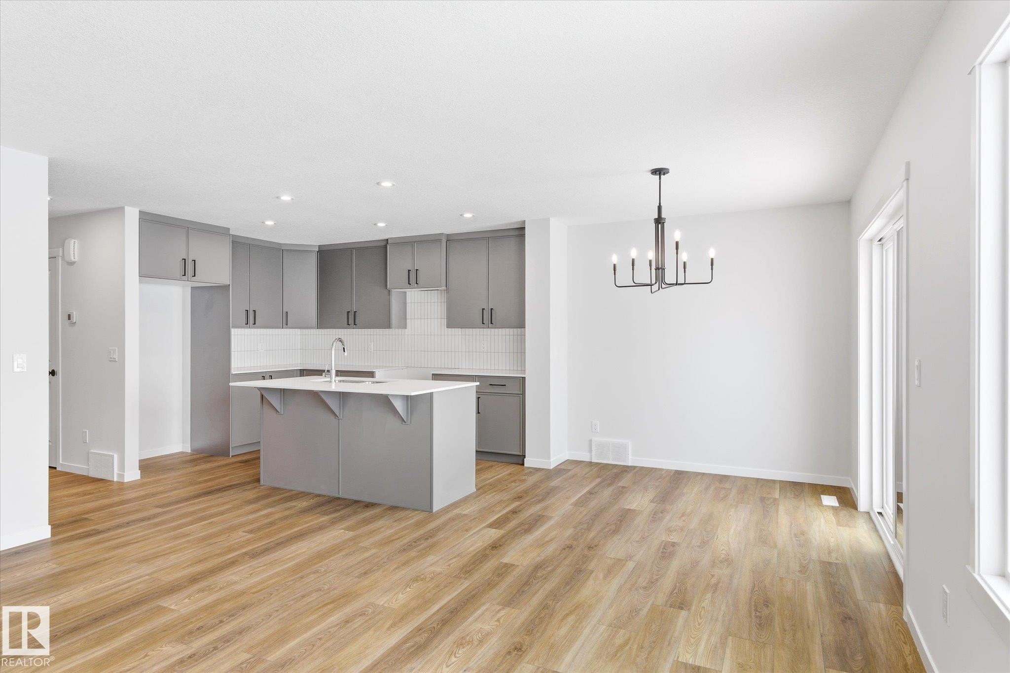 346 172 Avenue, Edmonton, AB - Indoor Photo Showing Kitchen