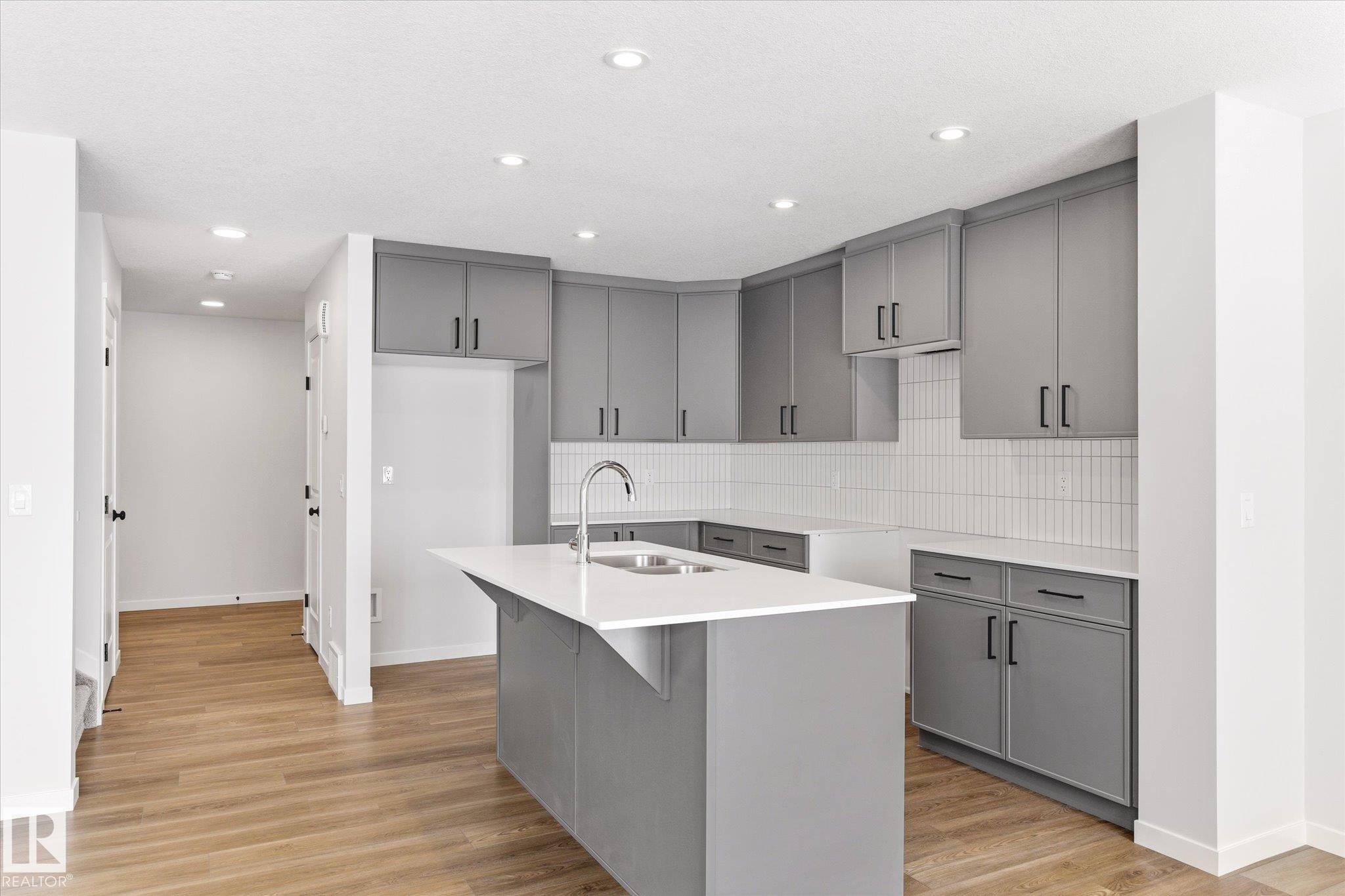 346 172 Avenue, Edmonton, AB - Indoor Photo Showing Kitchen
