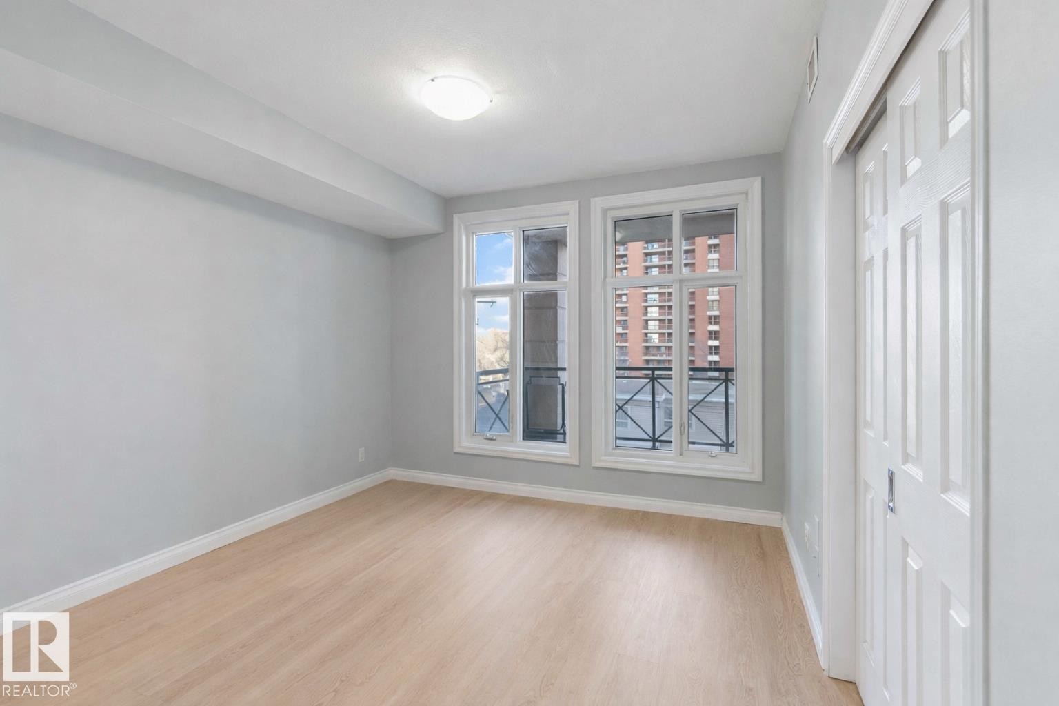 402 9020 Jasper Avenue, Edmonton, AB - Indoor Photo Showing Other Room