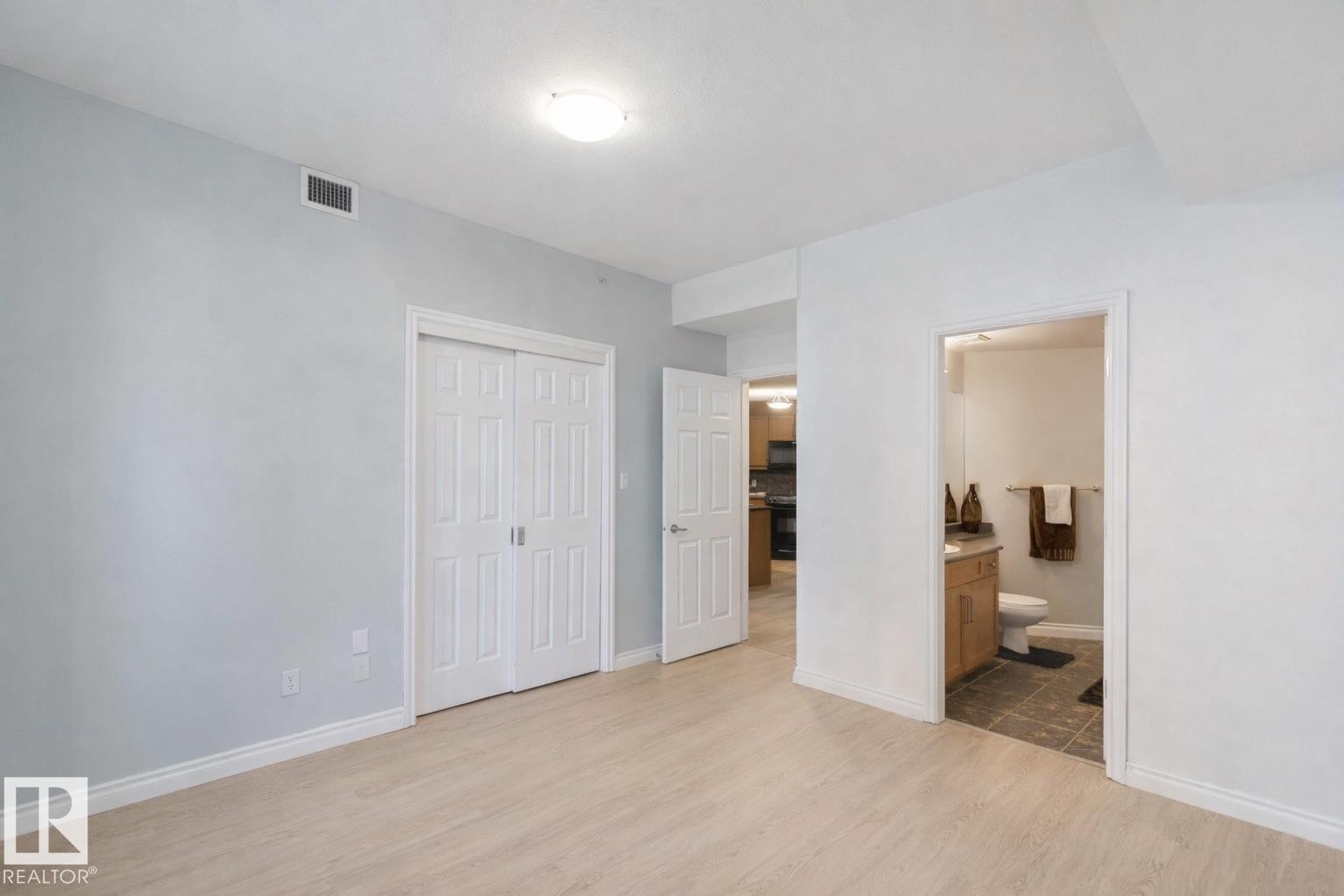 402 9020 Jasper Avenue, Edmonton, AB - Indoor Photo Showing Other Room