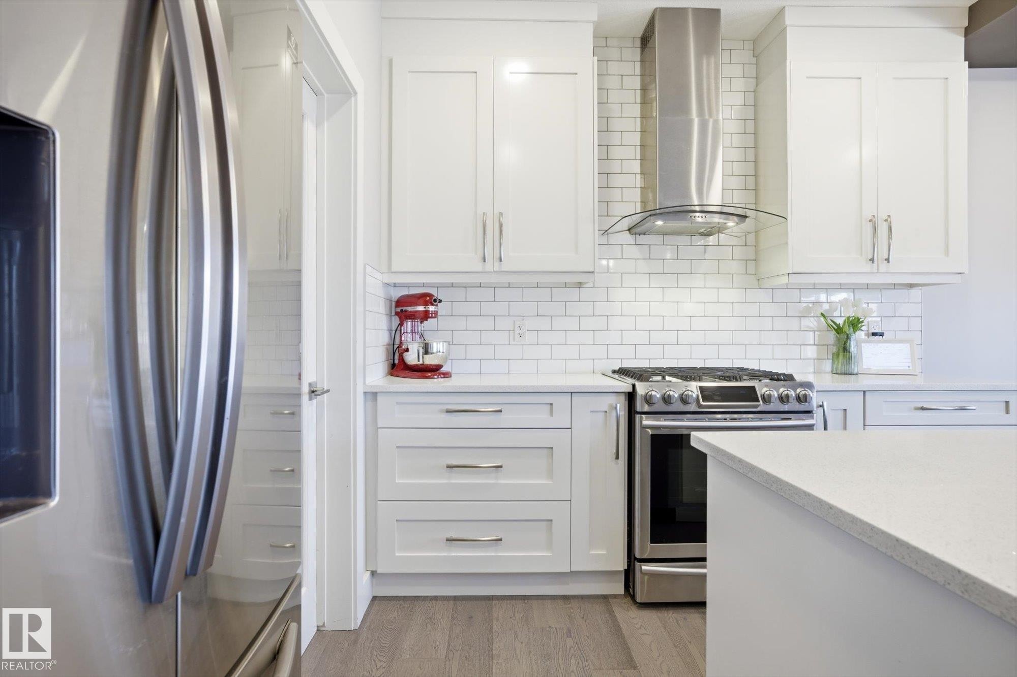 1815 Tanager Close, Edmonton, AB - Indoor Photo Showing Kitchen With Upgraded Kitchen