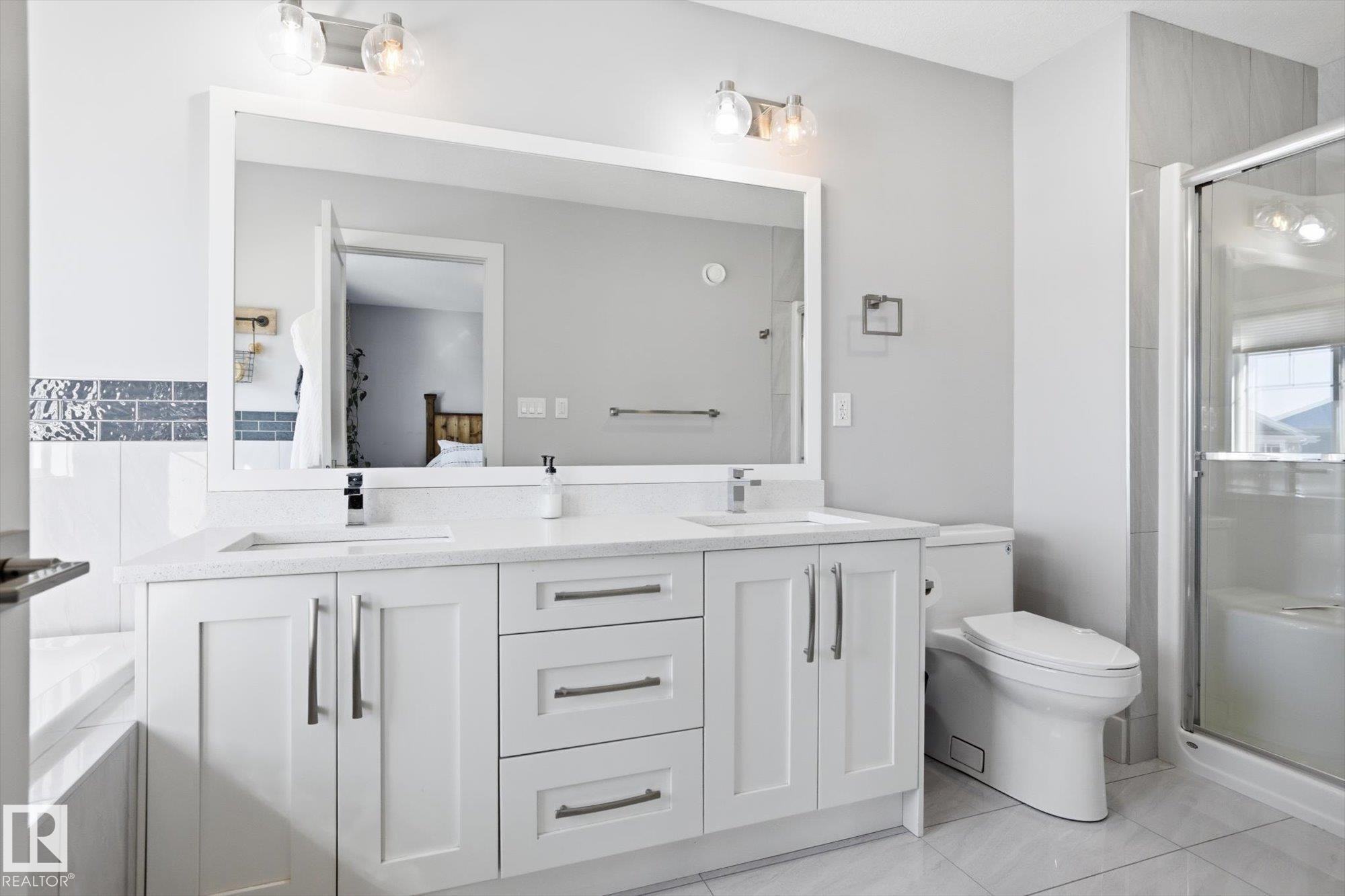 1815 Tanager Close, Edmonton, AB - Indoor Photo Showing Bathroom