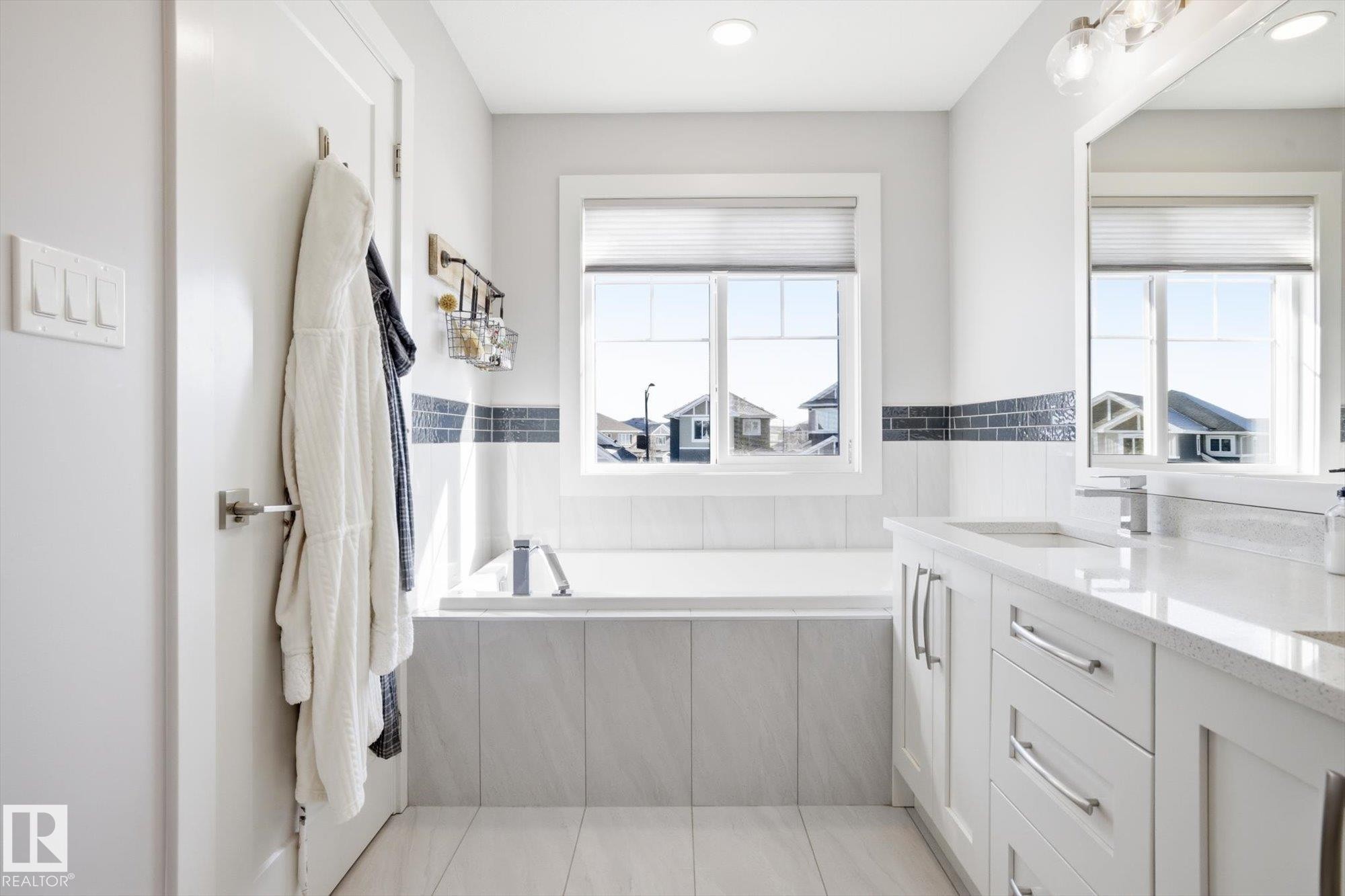 1815 Tanager Close, Edmonton, AB - Indoor Photo Showing Bathroom