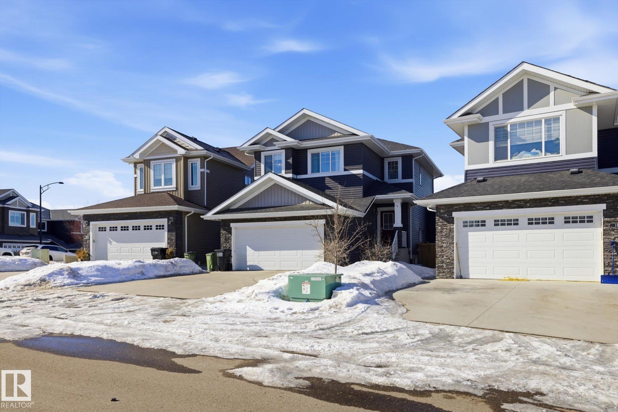 1815 Tanager Close, Edmonton, AB - Outdoor With Facade