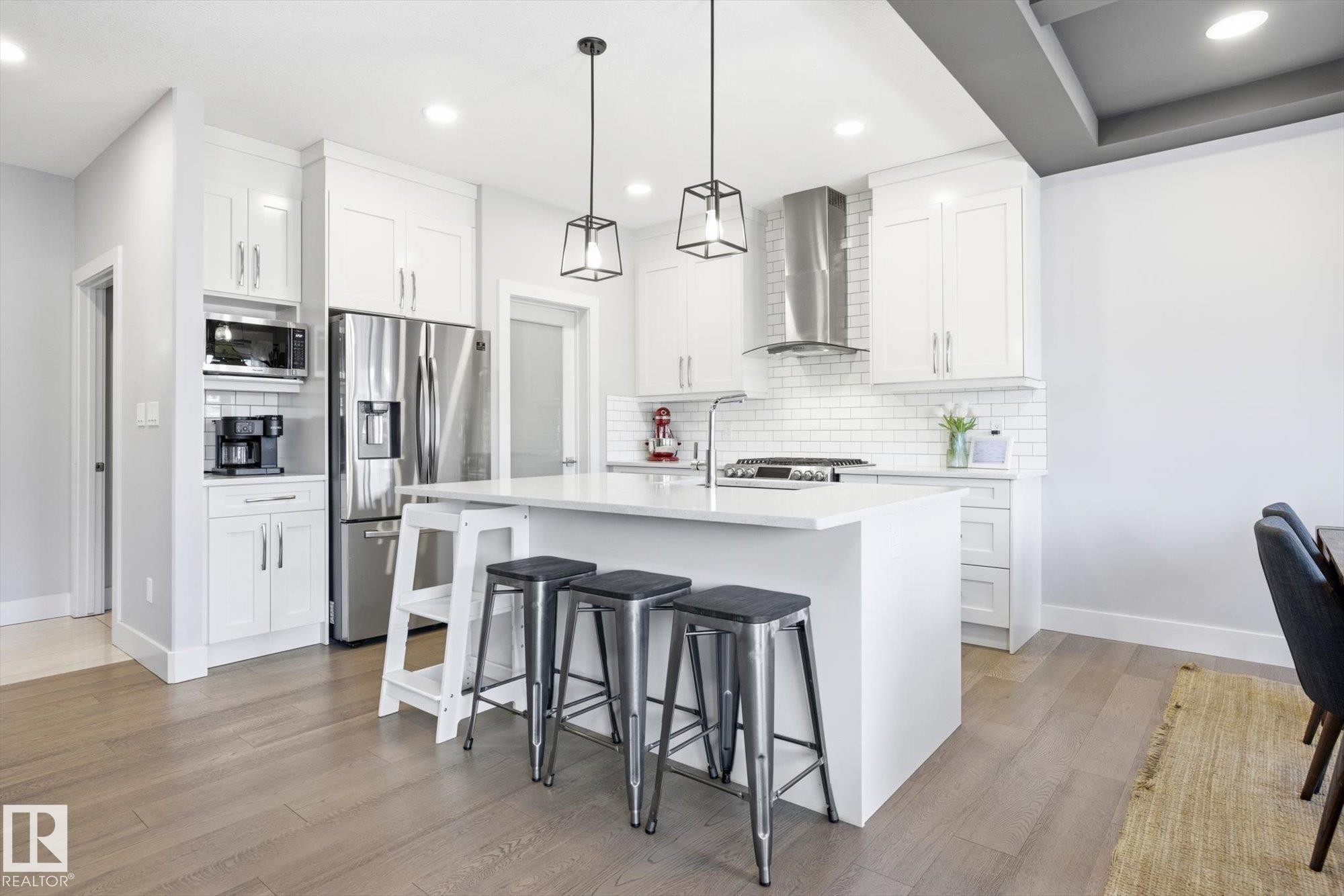 1815 Tanager Close, Edmonton, AB - Indoor Photo Showing Kitchen With Upgraded Kitchen