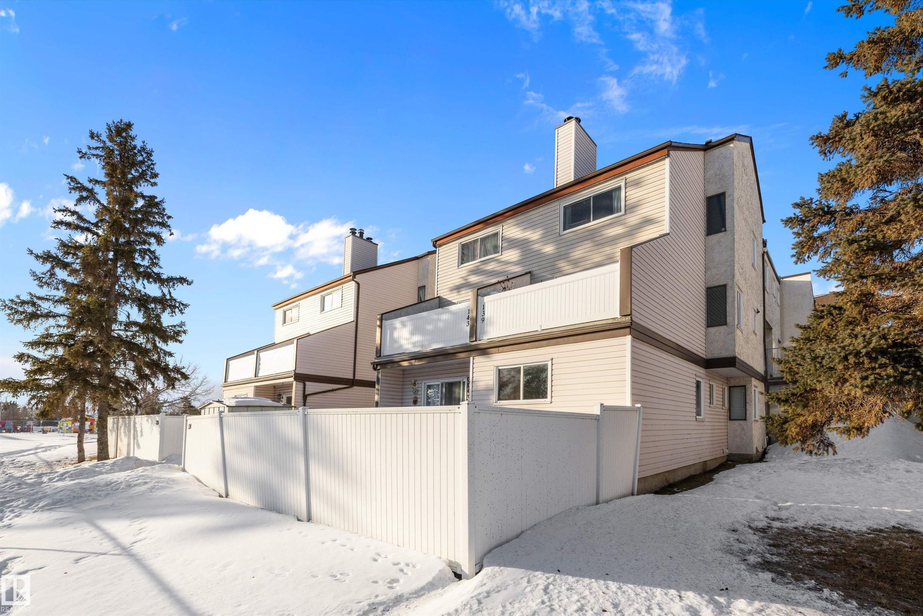 Snow covered house featuring a chimney - 139 Lancaster Terrace, Edmonton, AB - Outdoor