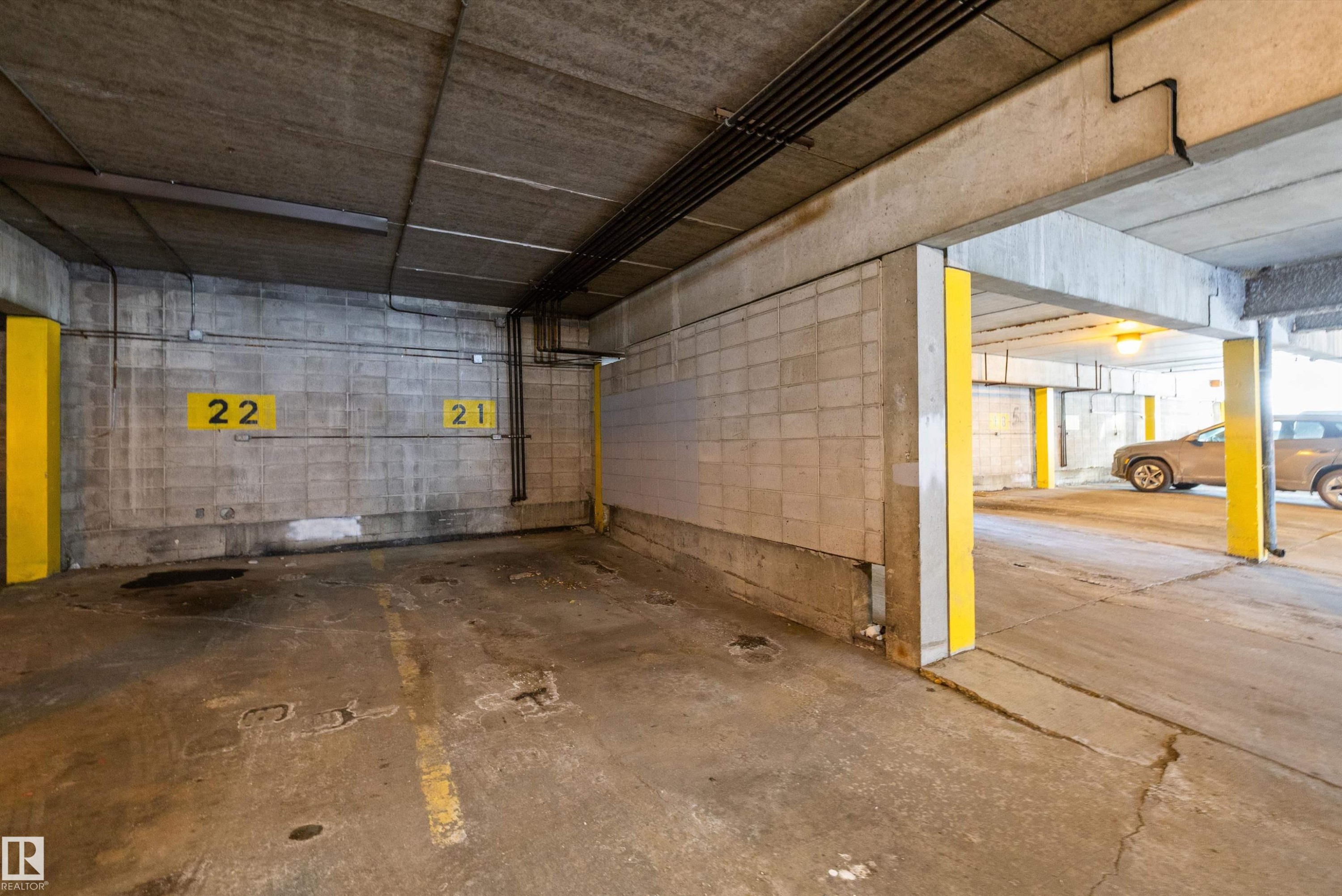 139 Lancaster Terrace, Edmonton, AB - Indoor Photo Showing Garage