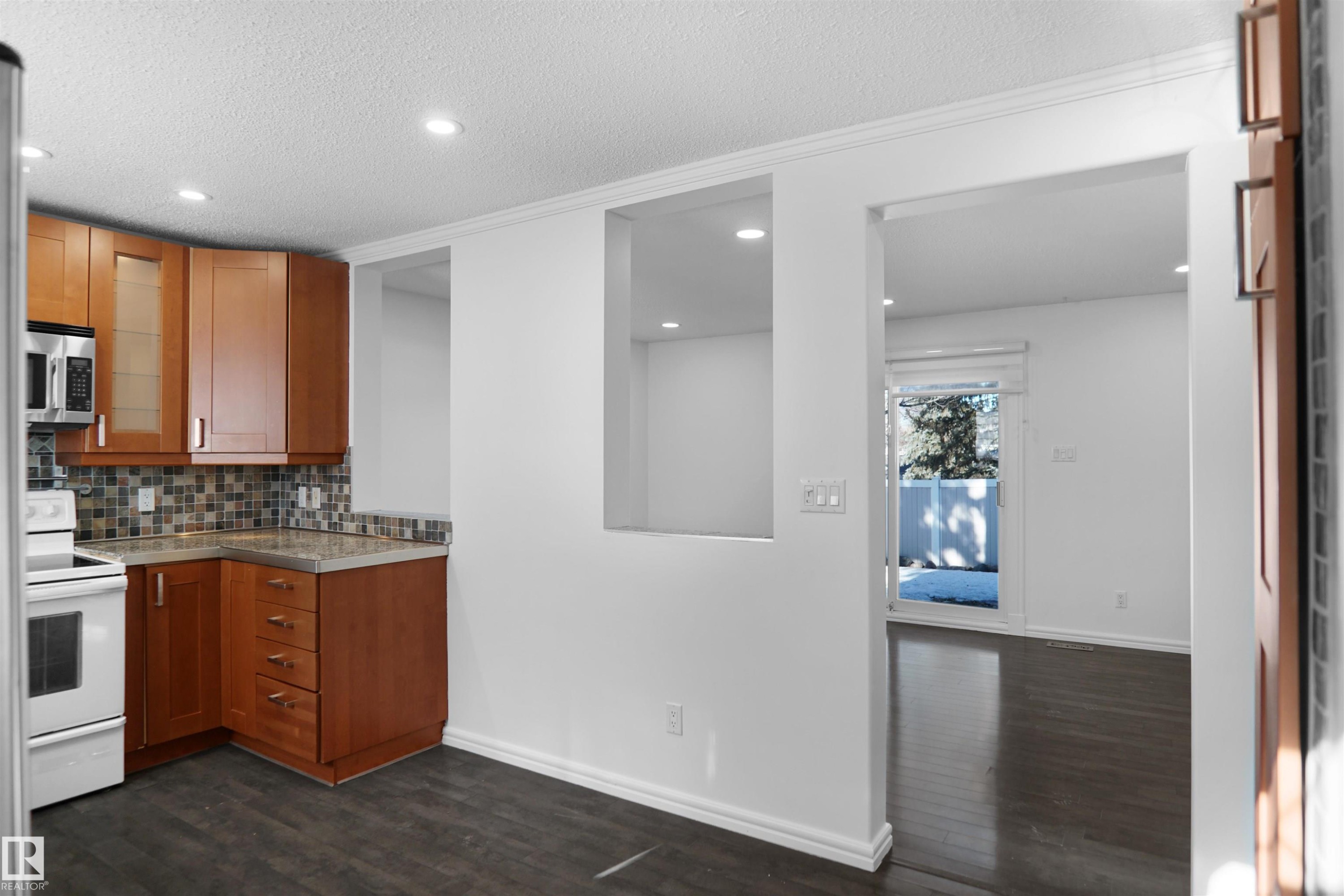 113 Habitat Crescent, Edmonton, AB - Indoor Photo Showing Kitchen