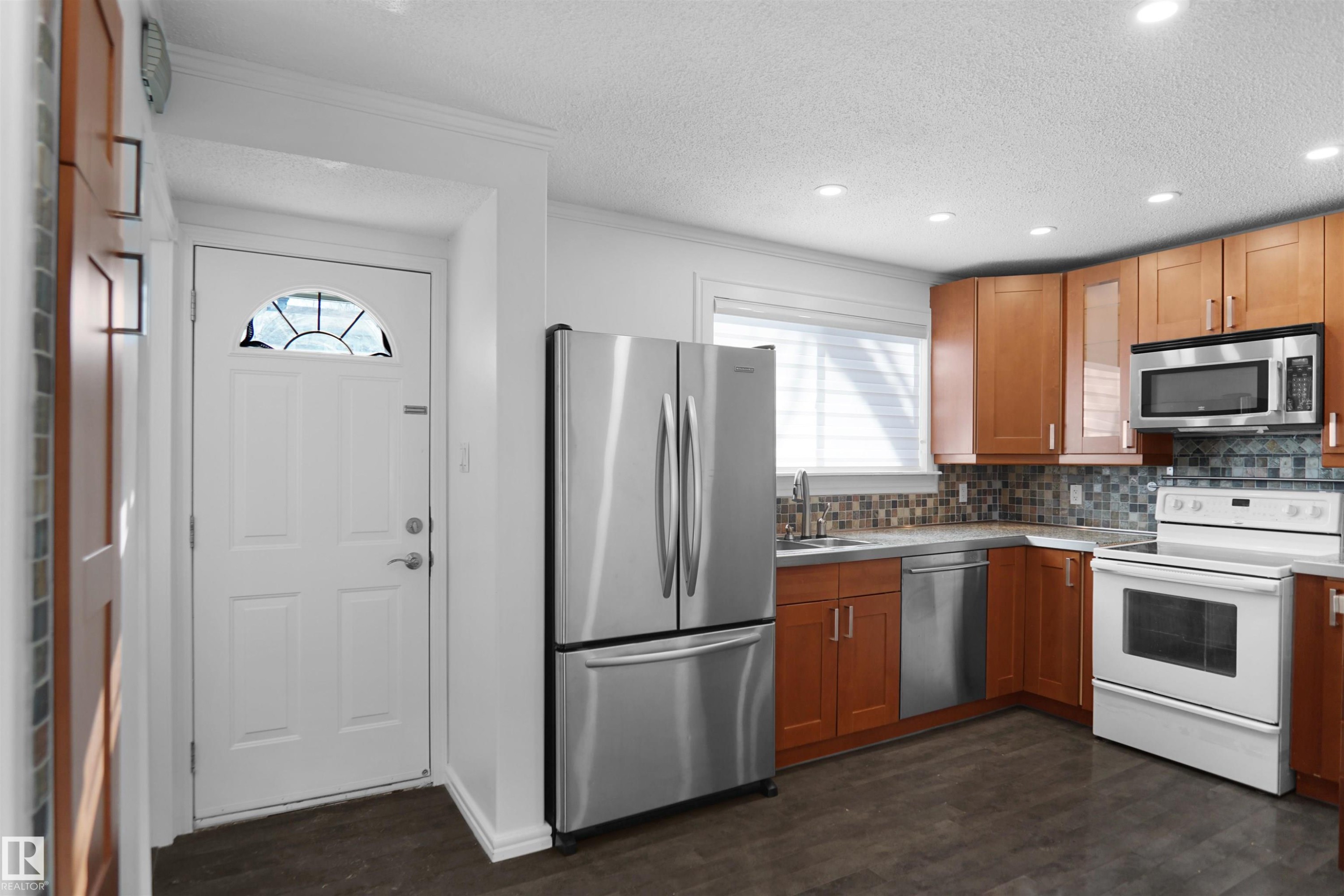 113 Habitat Crescent, Edmonton, AB - Indoor Photo Showing Kitchen