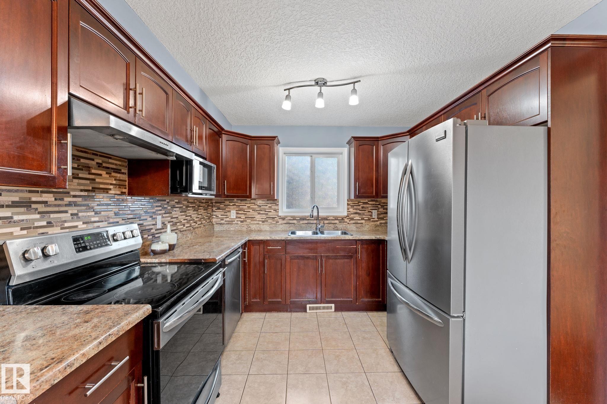 12713 116 Street, Edmonton, AB - Indoor Photo Showing Kitchen With Double Sink