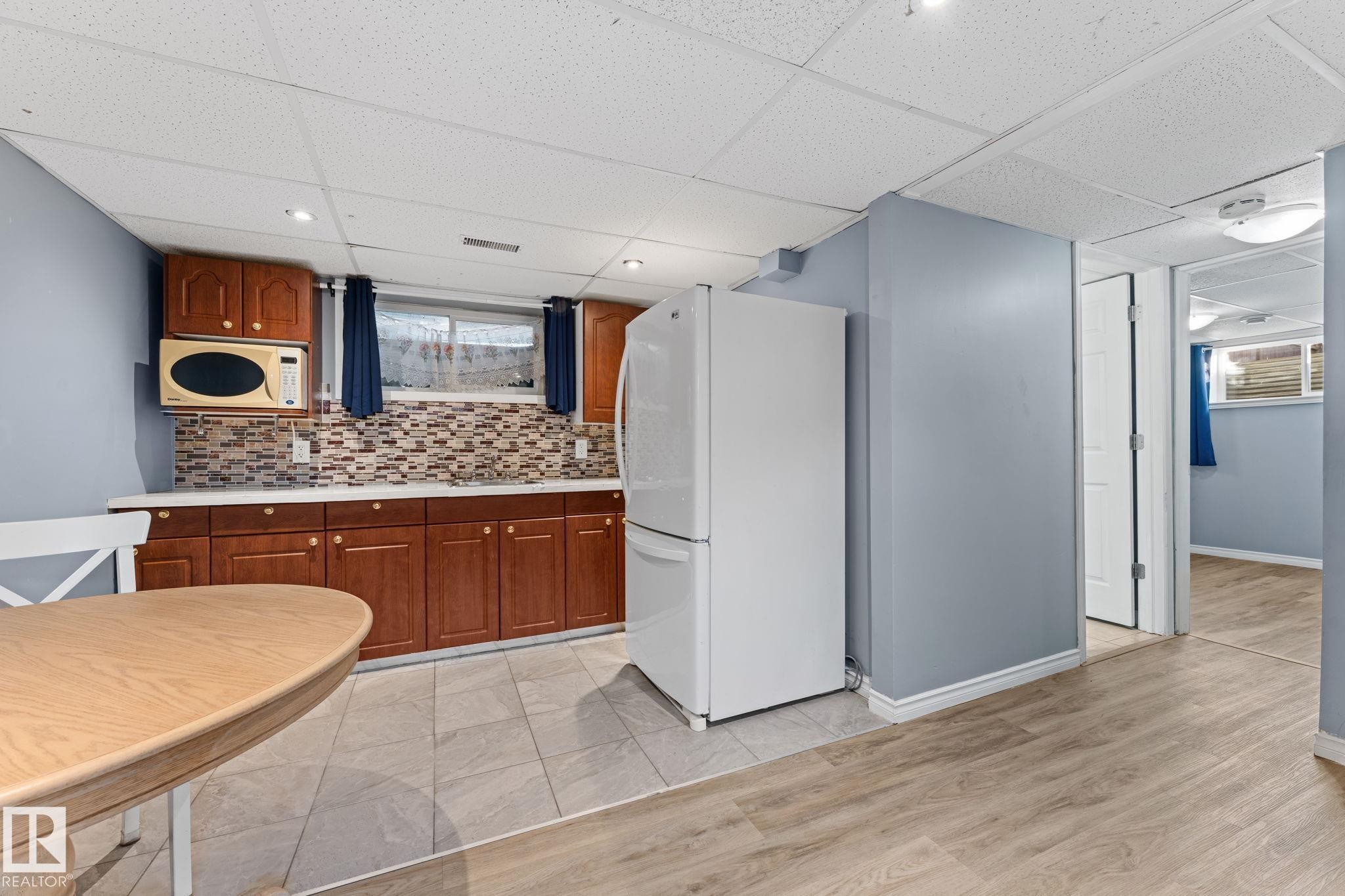 12713 116 Street, Edmonton, AB - Indoor Photo Showing Kitchen
